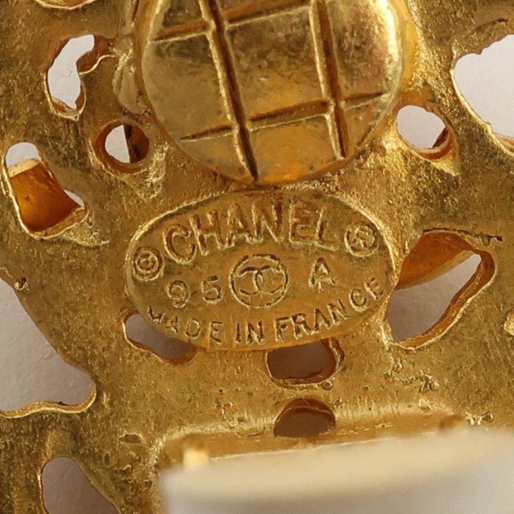 Chanel Chanel Chanel Oval Earrings Earrings Metal Earrings DUTY FREE for USA Size ONE SIZE - 7 Thumbnail