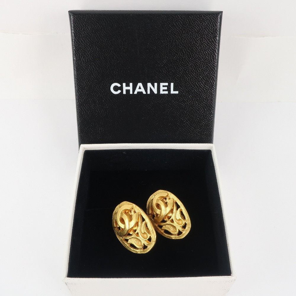 Chanel Chanel Chanel Oval Earrings Earrings Metal Earrings DUTY FREE for USA Size ONE SIZE - 8 Thumbnail