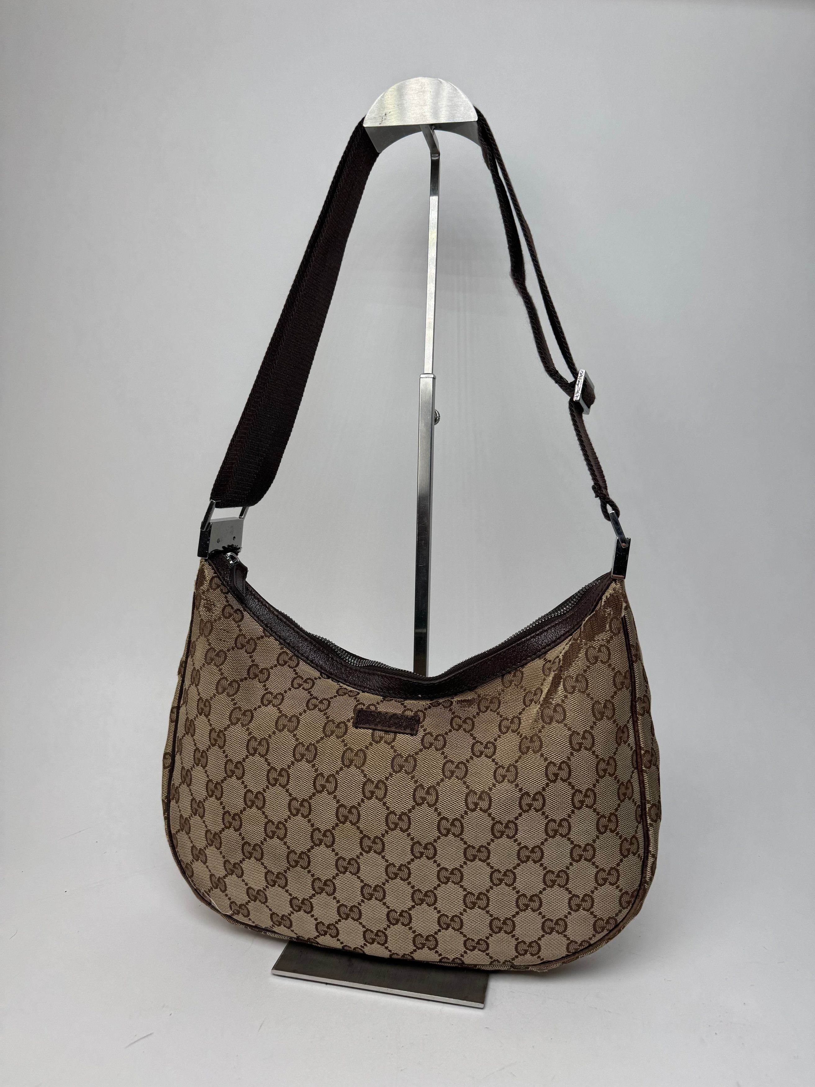 Gucci Vintage Monogram Canvas Croissant Crossbody 2Way Bag beige b Size ONE SIZE - 15 Thumbnail