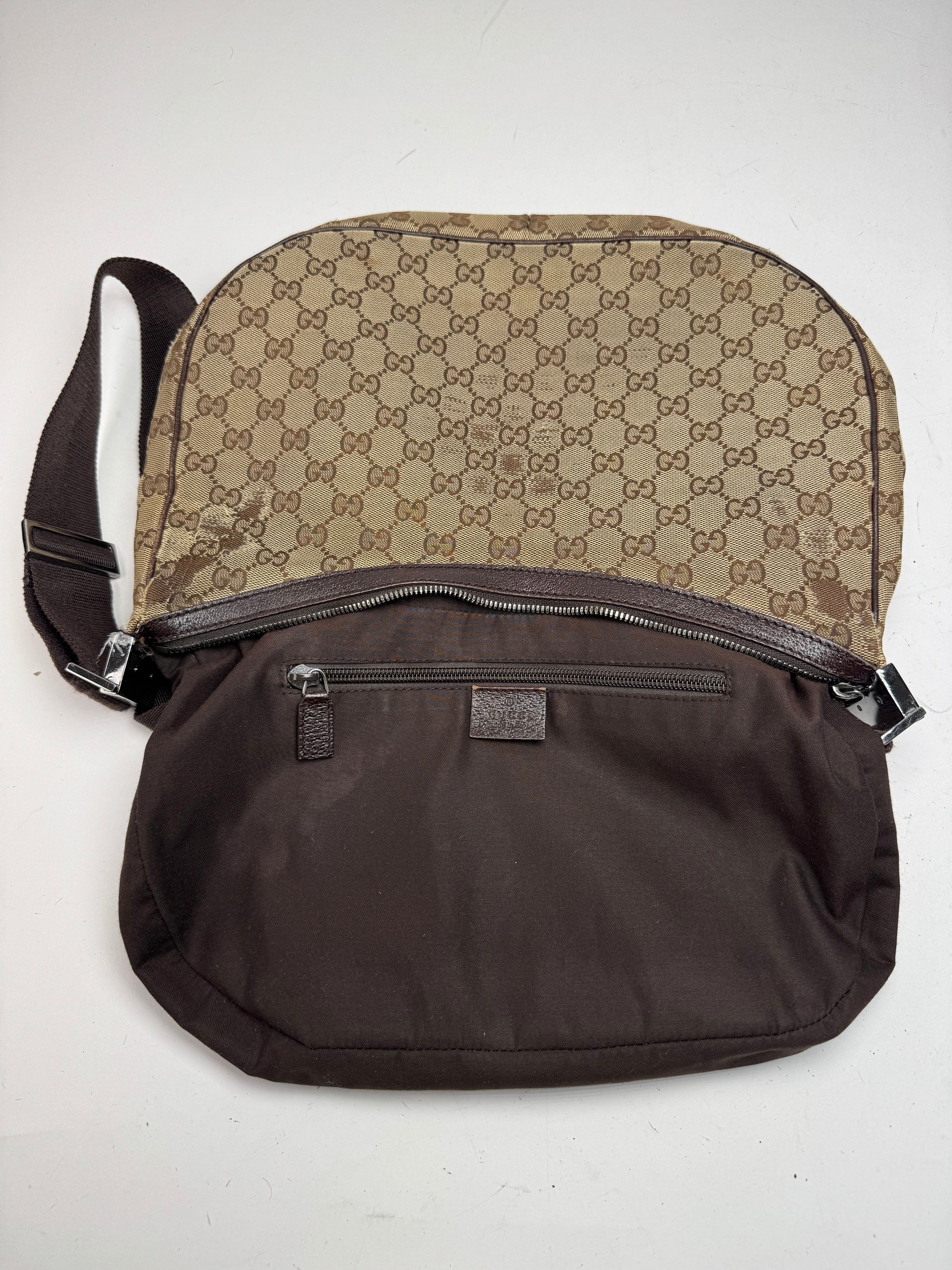 Gucci Vintage Monogram Canvas Croissant Crossbody 2Way Bag beige b Size ONE SIZE - 3 Thumbnail