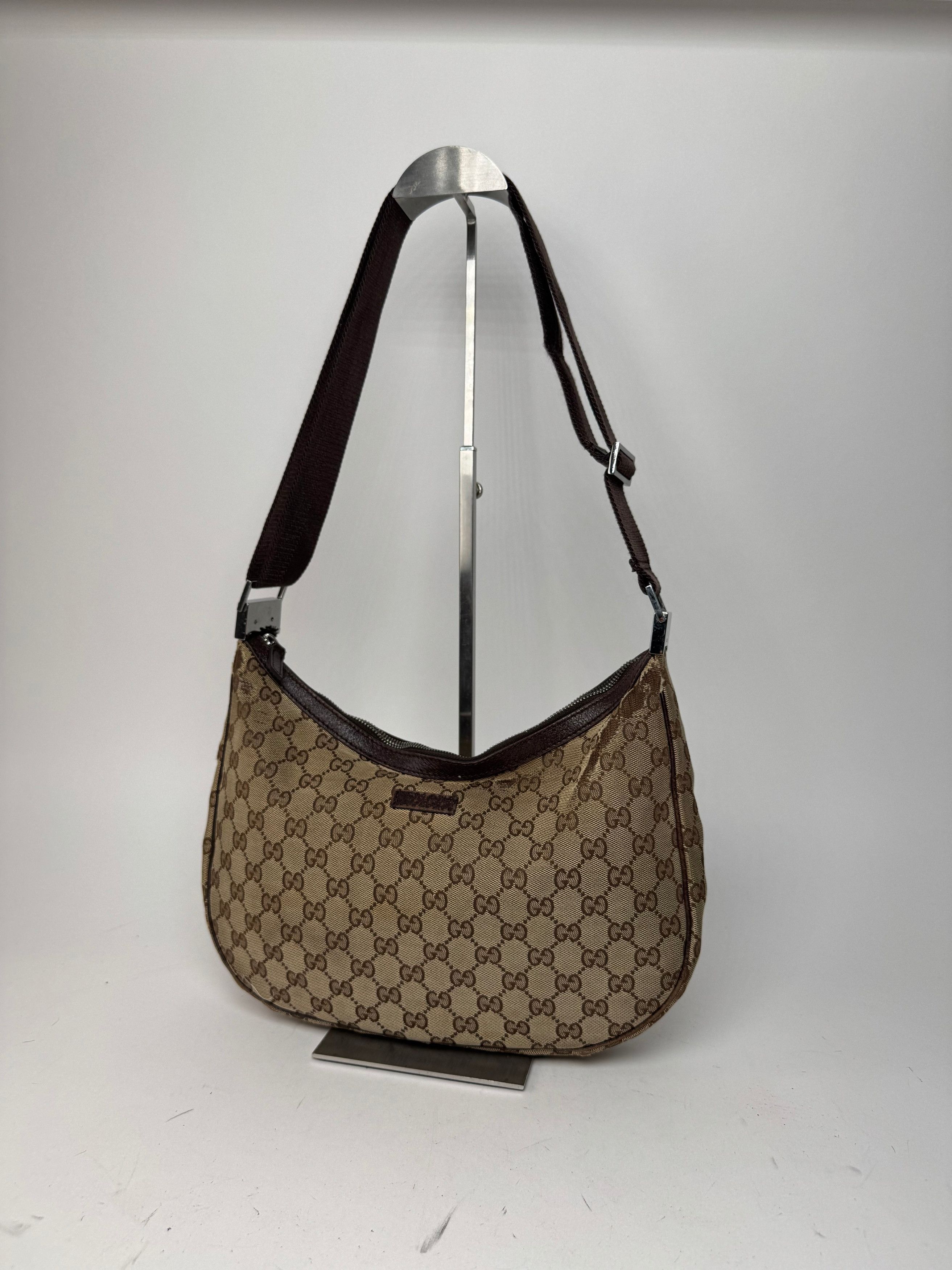 Gucci Vintage Monogram Canvas Croissant Crossbody 2Way Bag beige b Size ONE SIZE - 8 Thumbnail