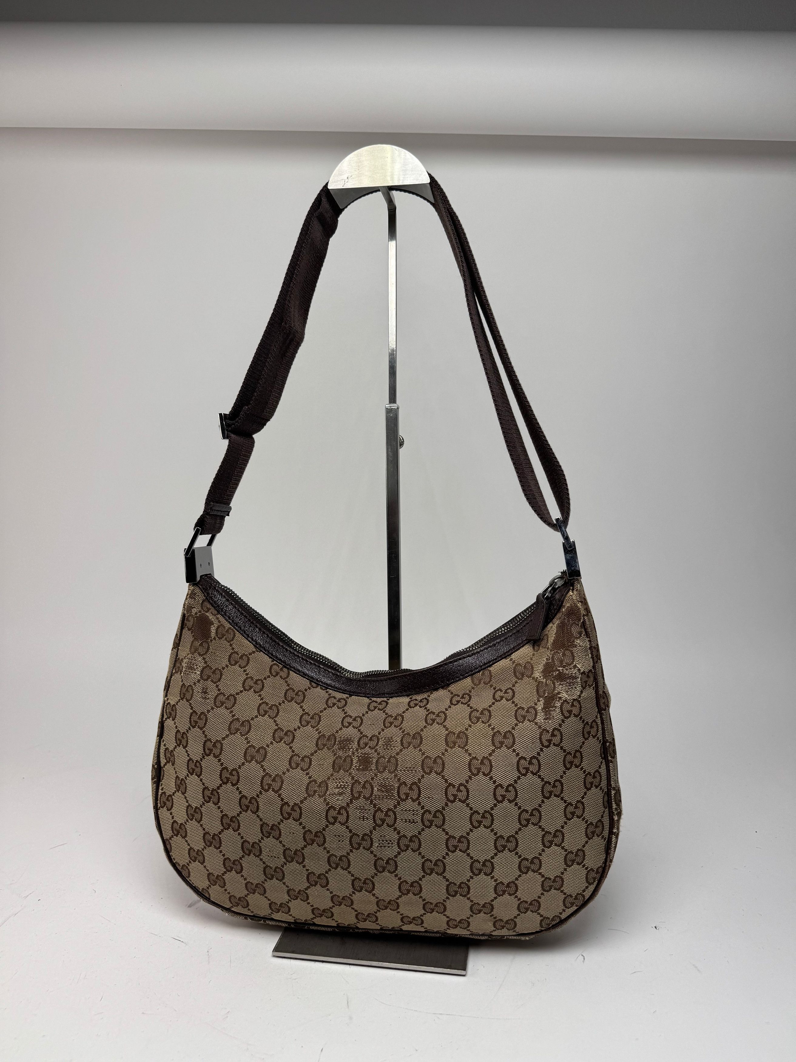Gucci Vintage Monogram Canvas Croissant Crossbody 2Way Bag beige b Size ONE SIZE - 2 Thumbnail