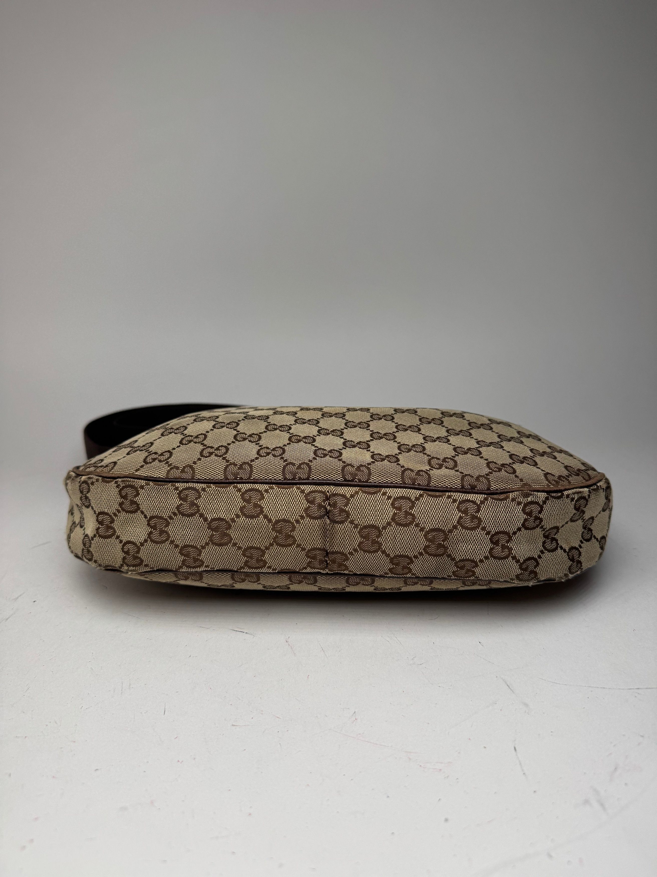 Gucci Vintage Monogram Canvas Croissant Crossbody 2Way Bag beige b Size ONE SIZE - 14 Thumbnail