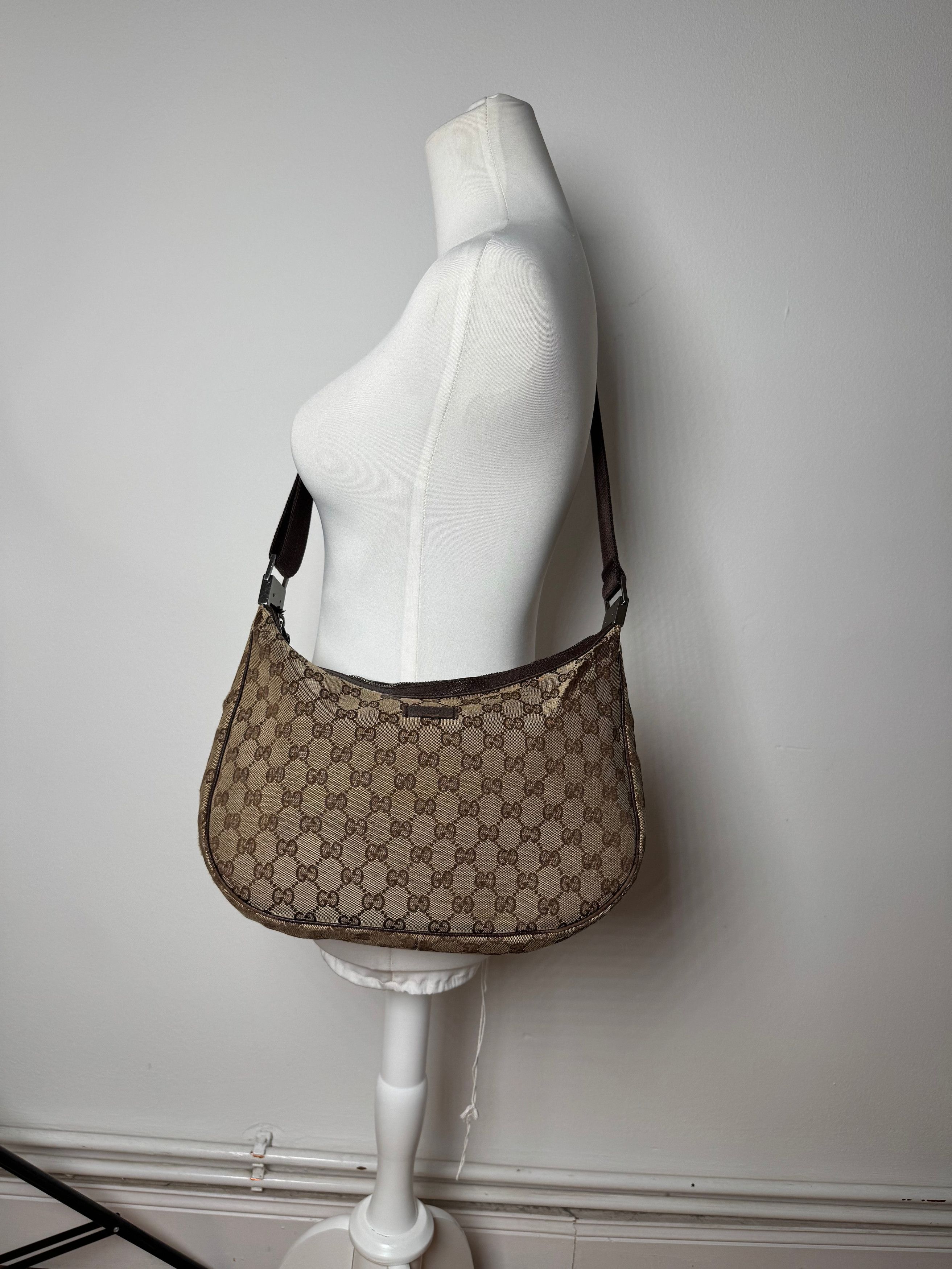 Gucci Vintage Monogram Canvas Croissant Crossbody 2Way Bag beige b Size ONE SIZE - 4 Thumbnail