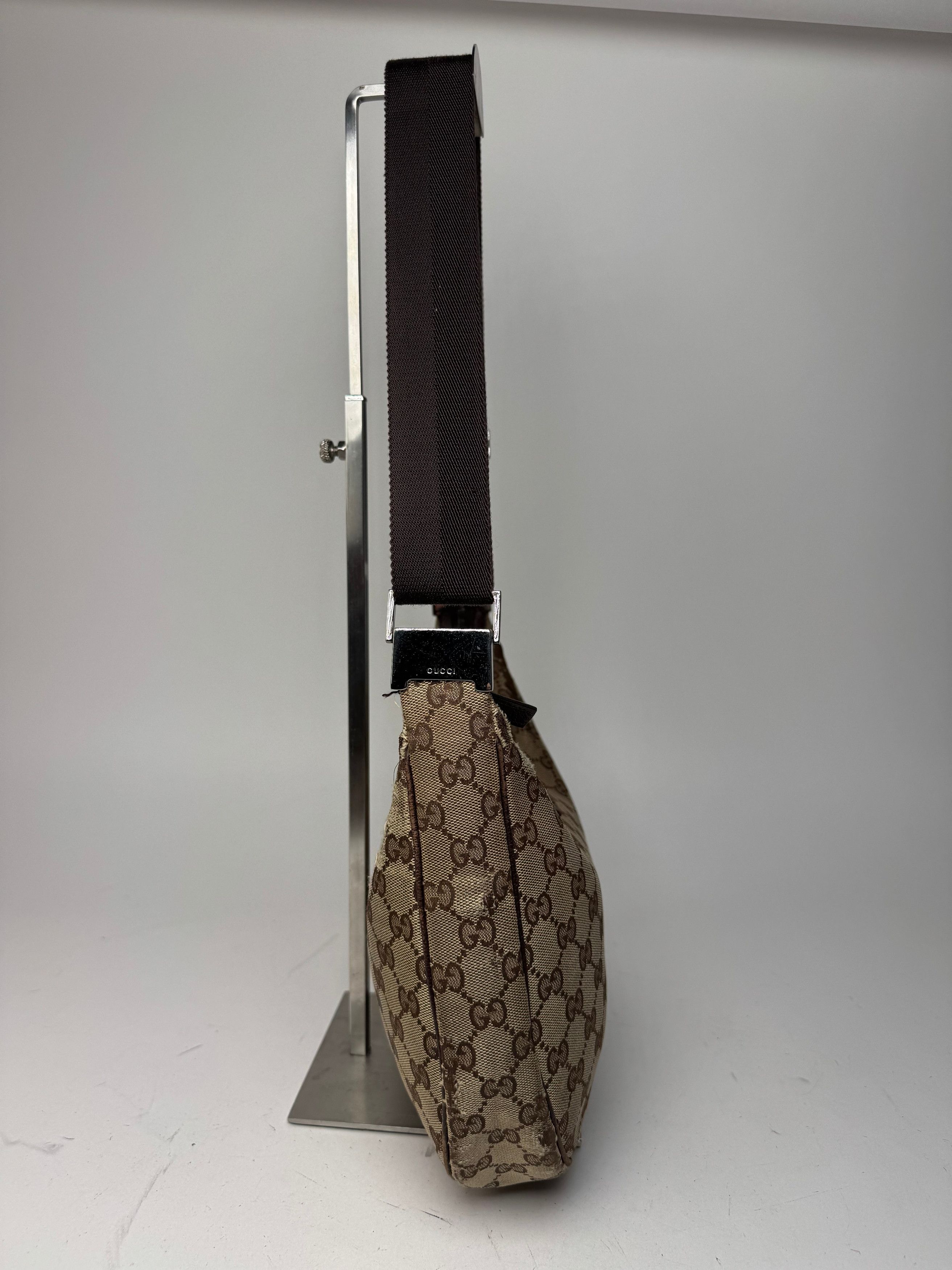 Gucci Vintage Monogram Canvas Croissant Crossbody 2Way Bag beige b Size ONE SIZE - 9 Thumbnail
