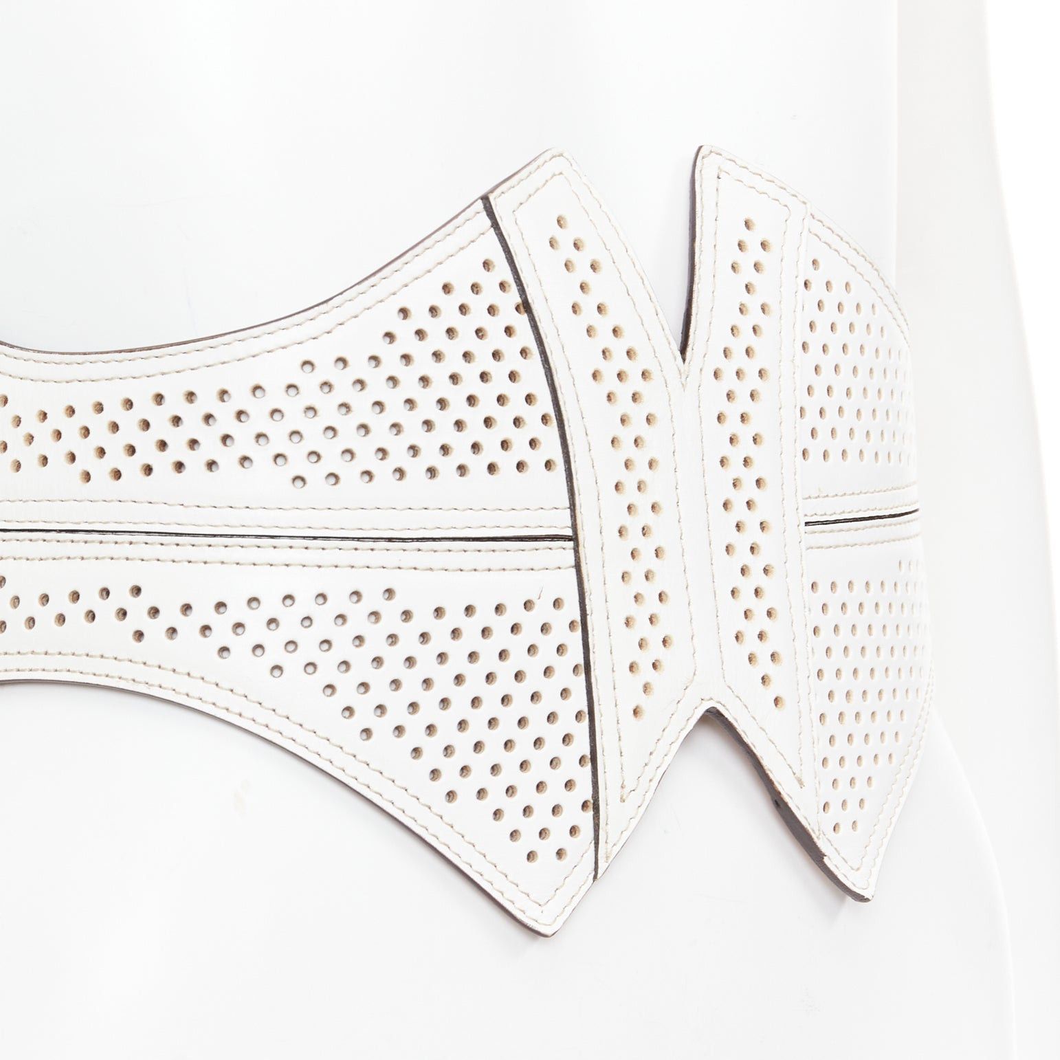 Alaia ALAIA white leather punctured perforated cinched waist wide belt 65cm Size ONE SIZE - 7 Thumbnail