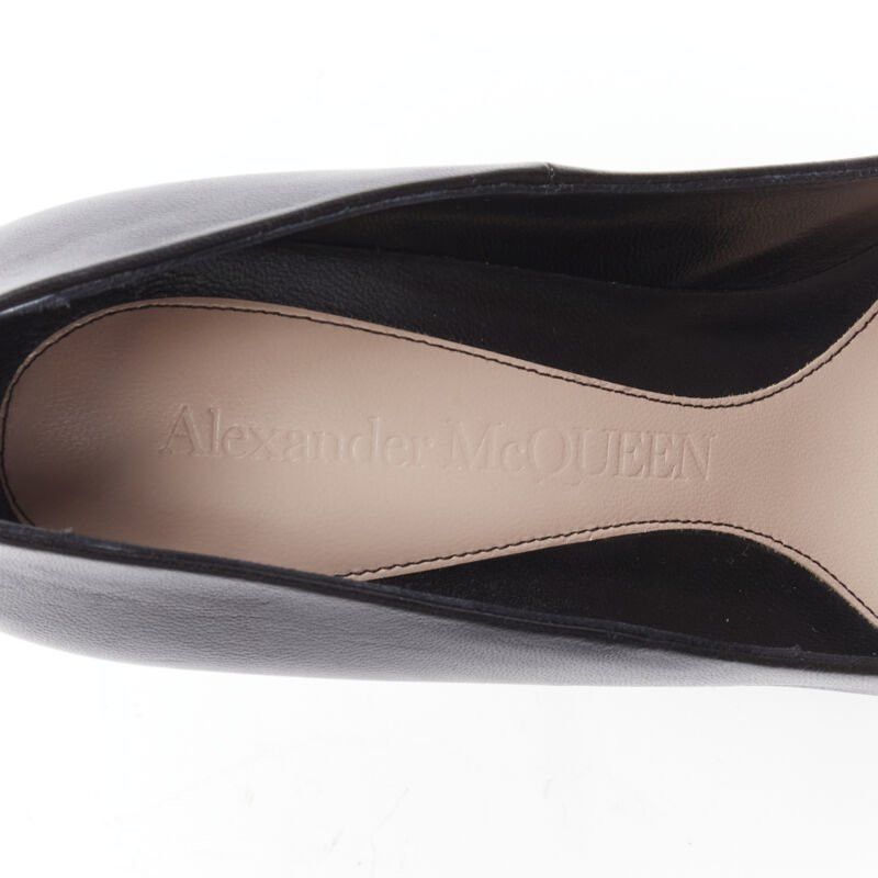 Alexander McQueen ALEXANDER MCQUEEN black pearl metal embellished stiletto pumps EU39 US9 Size US 9 / IT 39 - 9 Thumbnail
