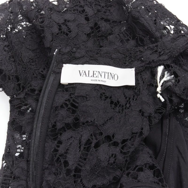 Valentino VALENTINO VLTN logo black lace white full floral lace playsuit romper XS Size 27" / US 4 / IT 40 - 9 Thumbnail