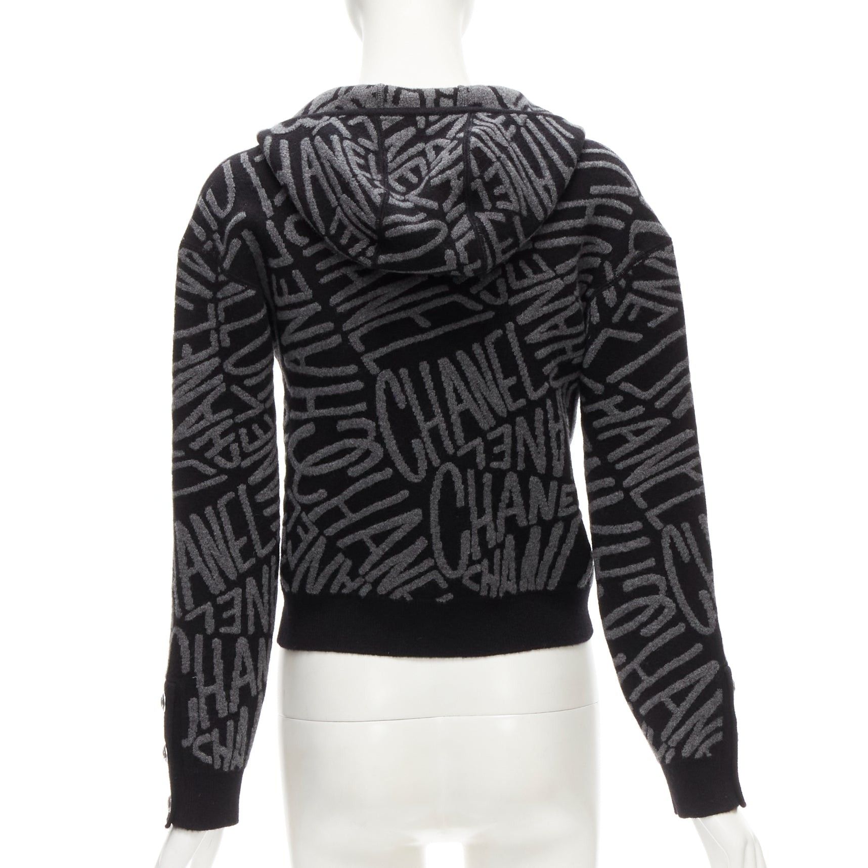 Chanel CHANEL 2021 98% cashmere black grey all over logo intarsia CC cardigan FR36 S Size S / US 4 / IT 40 - 6 Thumbnail