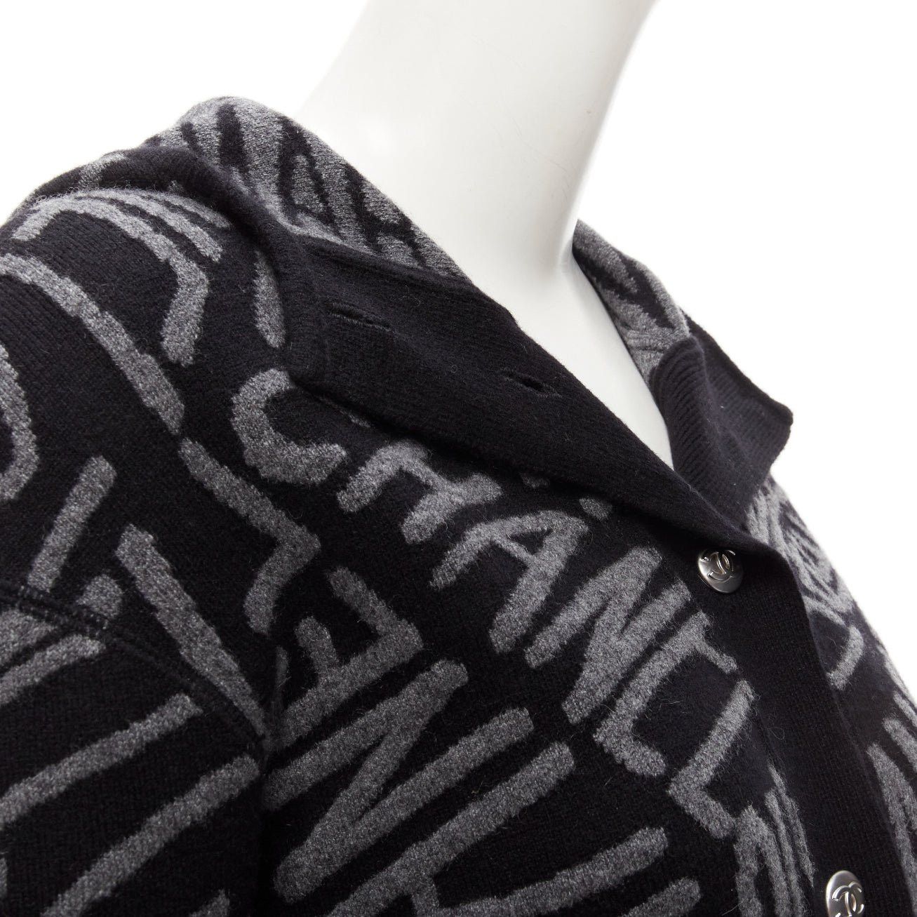 Chanel CHANEL 2021 98% cashmere black grey all over logo intarsia CC cardigan FR36 S Size S / US 4 / IT 40 - 8 Thumbnail