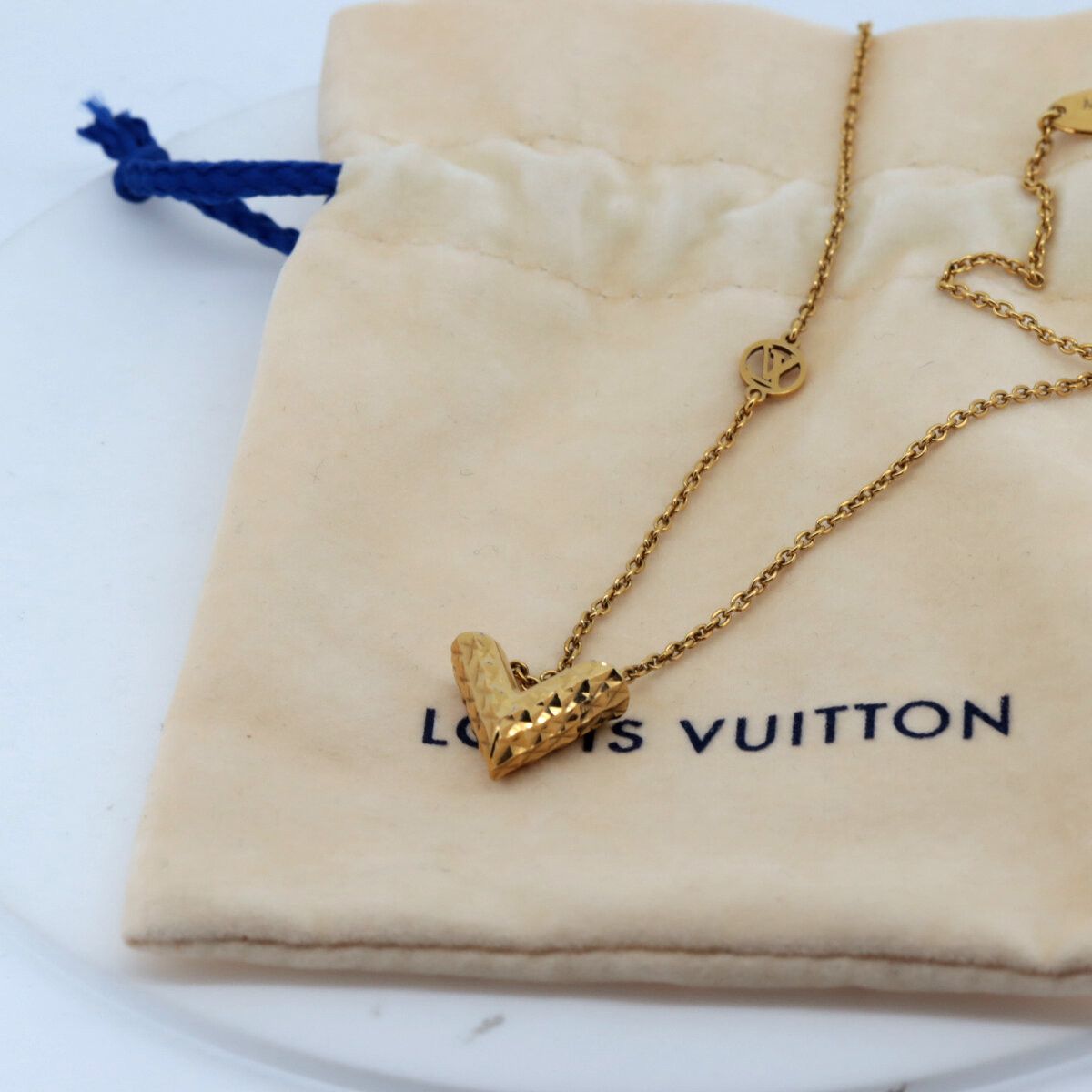 Louis Vuitton Louis Vuitton Louis Vuitton V Essential Necklace Metal Necklace M64268 DUTY FREE for USA Size ONE SIZE - 7 Thumbnail