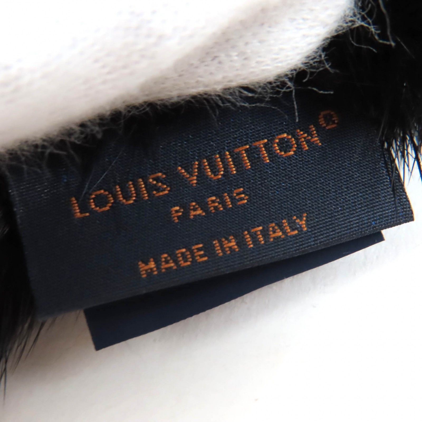 Louis Vuitton Louis Vuitton Louis Vuitton LV Ahead Mink Fur Scarf Natural Material Scarf M77961 DUTY FREE for USA Size ONE SIZE - 8 Thumbnail