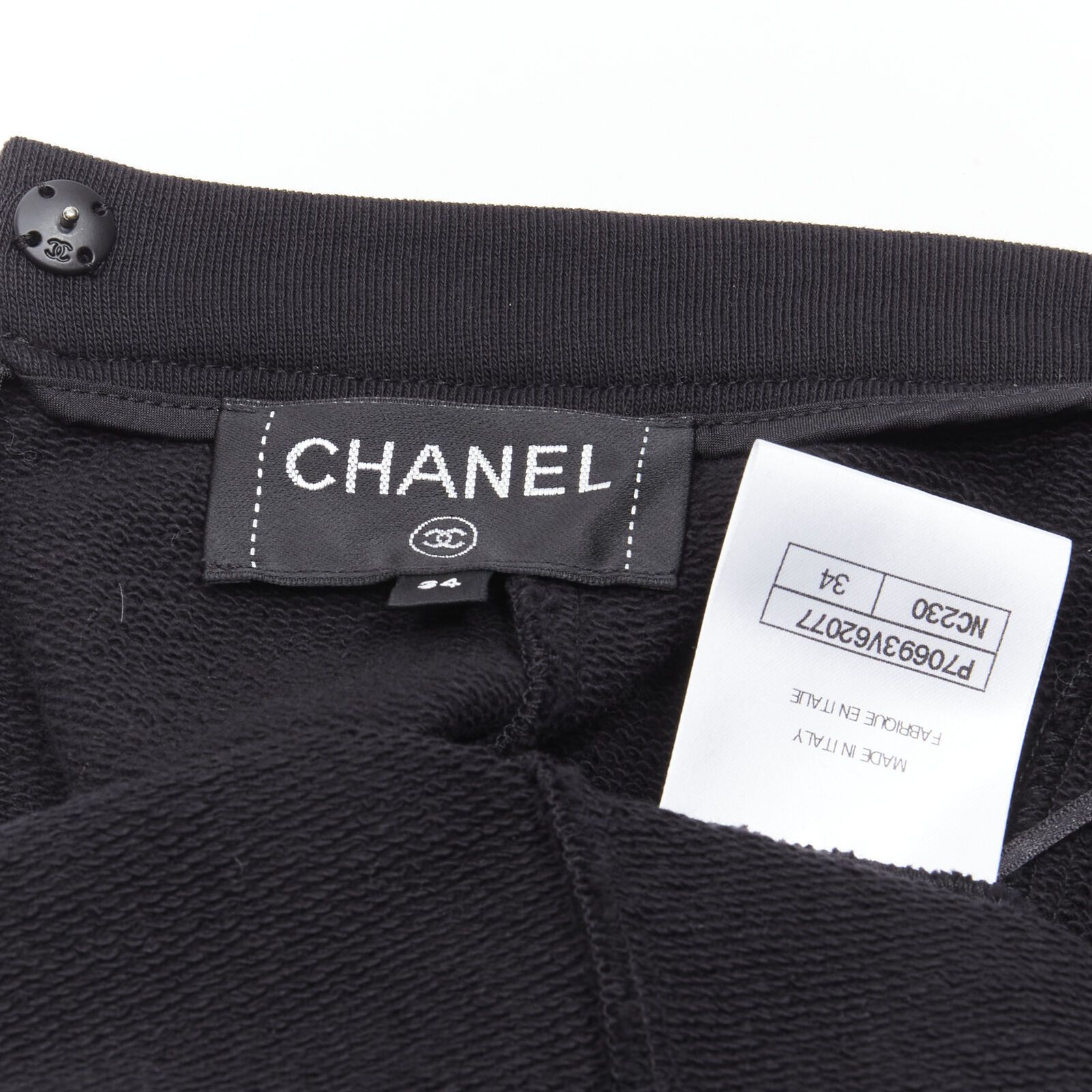 Chanel rare CHANEL 2021 Runway black neon graphic logo slit cotton fleece skirt FR34 XS Size 26" / US 2 / IT 38 - 9 Thumbnail