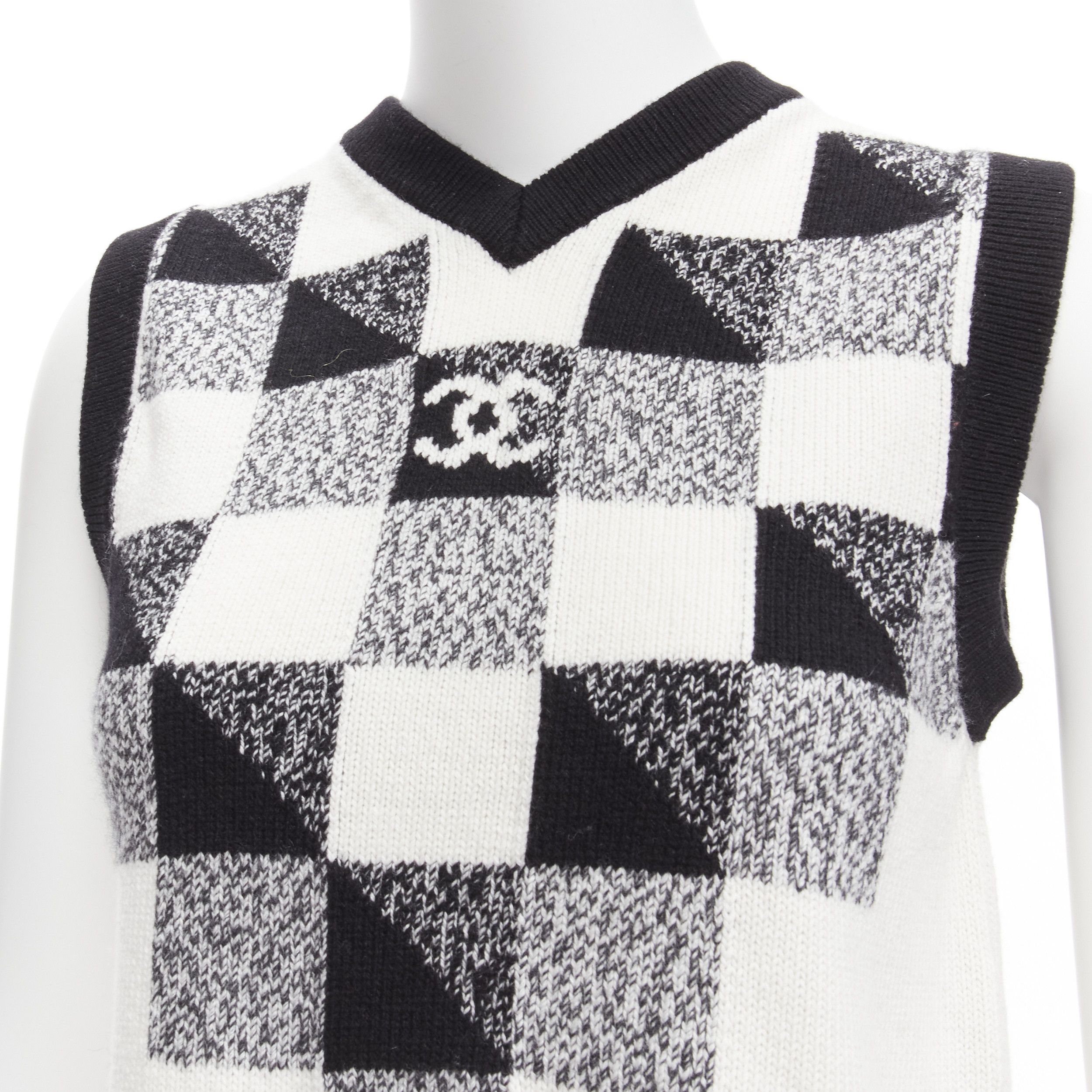 Chanel CHANEL 100% cashmere black white graphic check CC logo sweater vest FR36 S Size S / US 4 / IT 40 - 2 Thumbnail