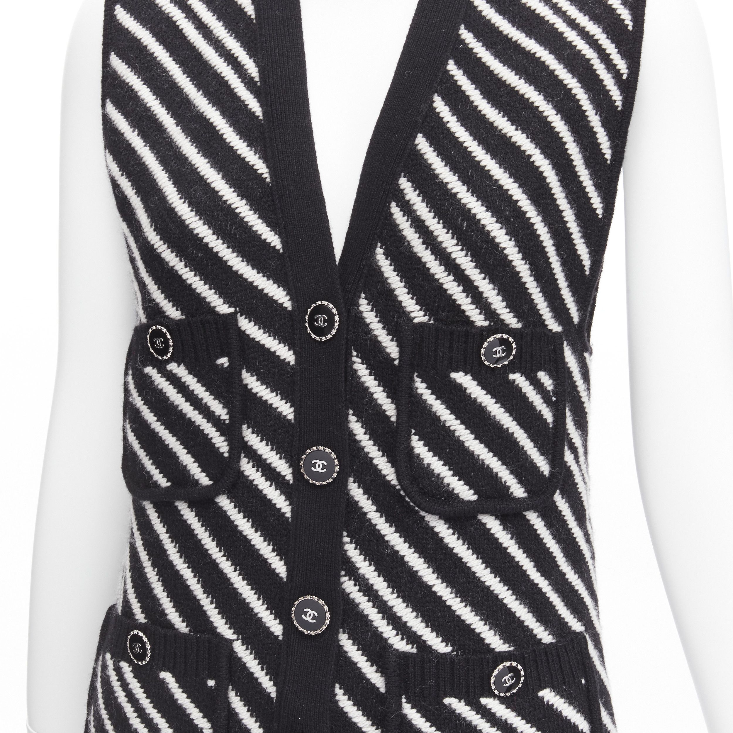 Chanel CHANEL 100% cashmere black white graphic stripes 4 pocket vest jacket FR34 XS Size XS / US 0-2 / IT 36-38 - 8 Thumbnail