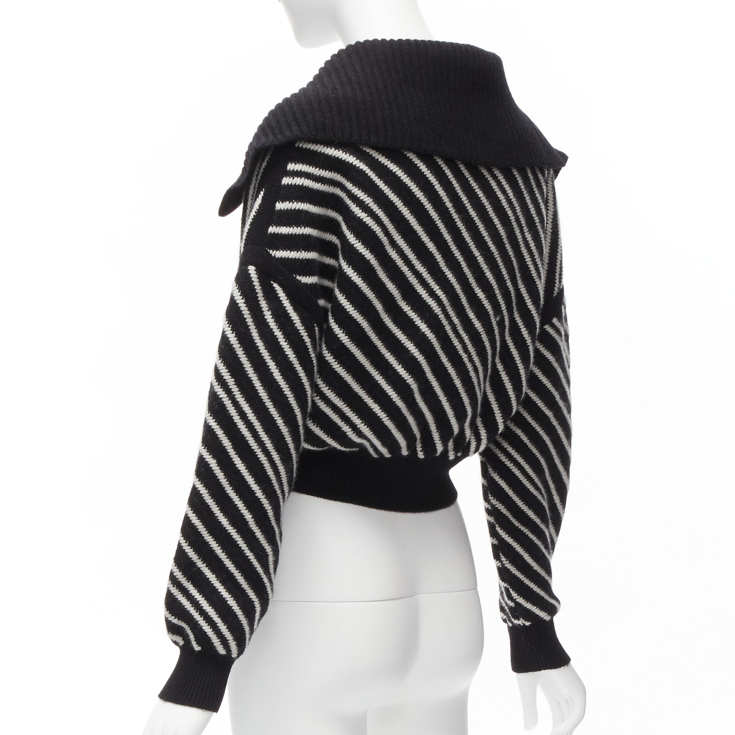 Chanel CHANEL 100% cashmere black white diagonal stripe CC crystal logo cropped sweater FR34 XS Size XS / US 0-2 / IT 36-38 - 6 Thumbnail