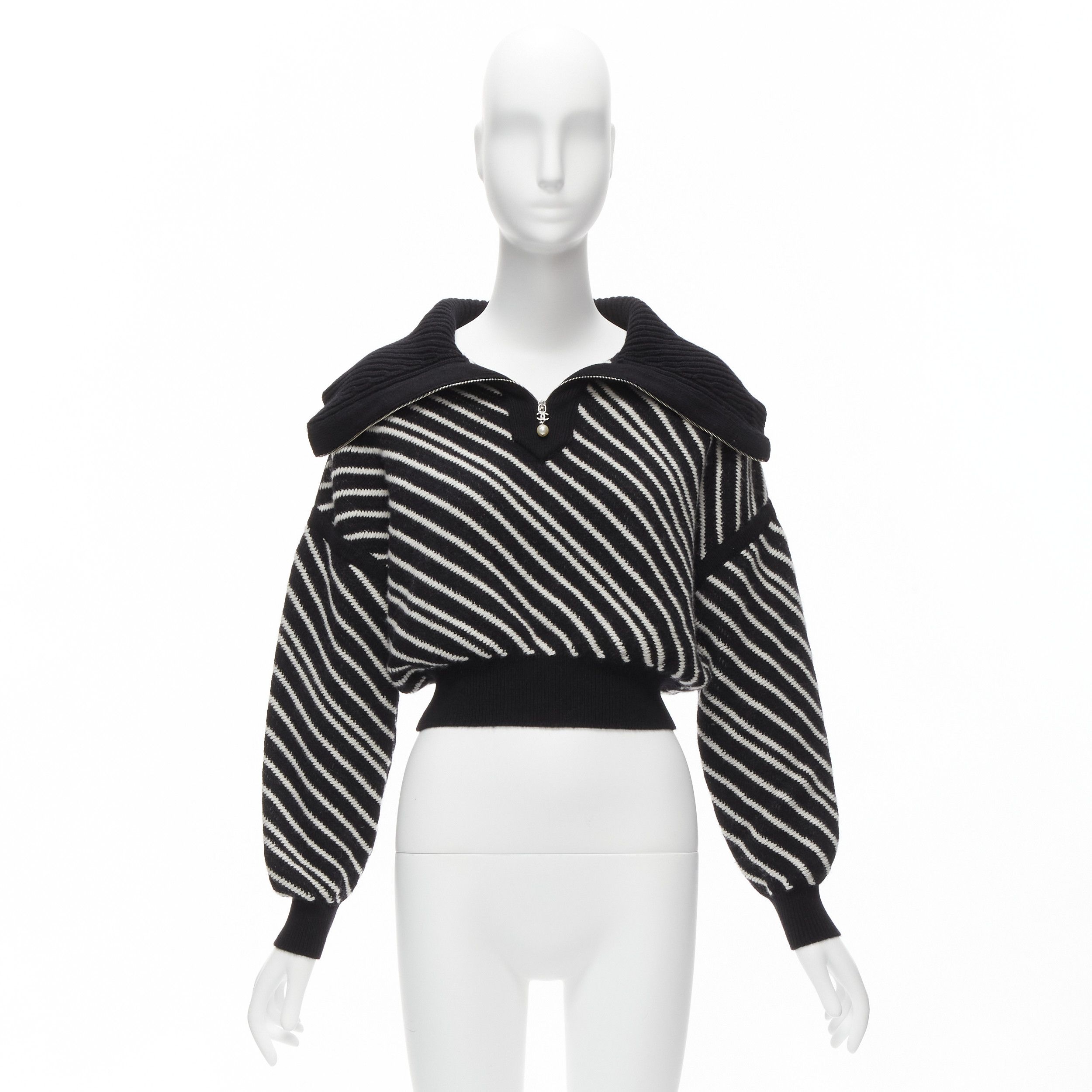 Chanel CHANEL 100% cashmere black white diagonal stripe CC crystal logo cropped sweater FR34 XS Size XS / US 0-2 / IT 36-38 - 10 Thumbnail