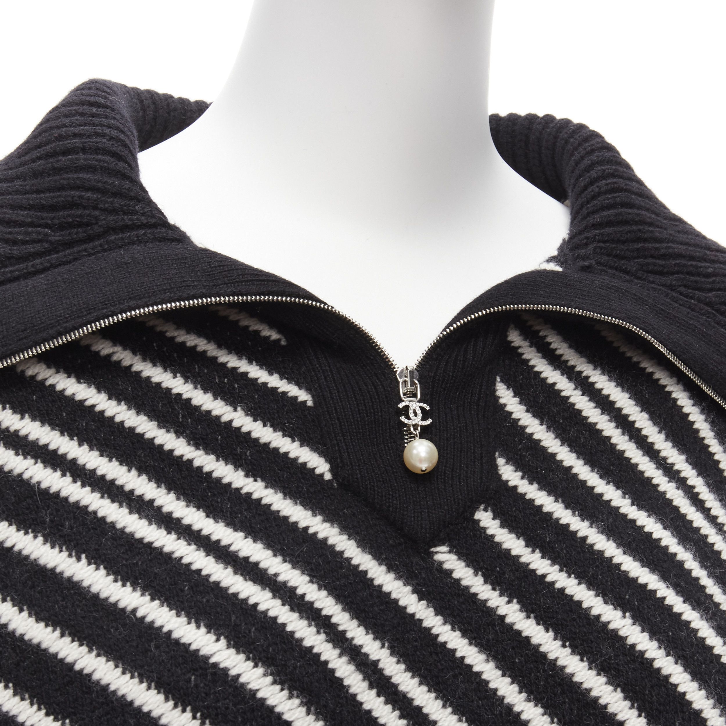 Chanel CHANEL 100% cashmere black white diagonal stripe CC crystal logo cropped sweater FR34 XS Size XS / US 0-2 / IT 36-38 - 2 Thumbnail