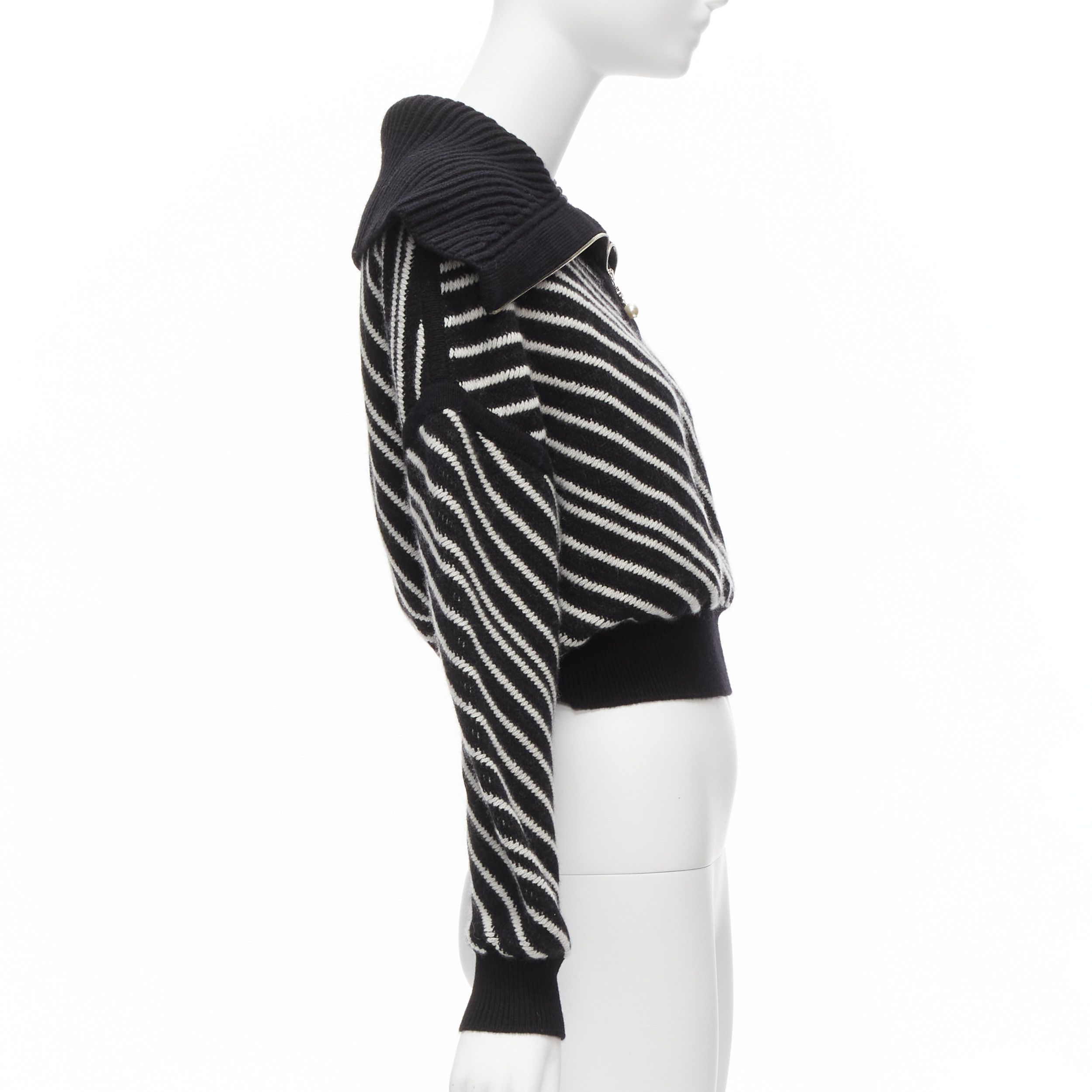 Chanel CHANEL 100% cashmere black white diagonal stripe CC crystal logo cropped sweater FR34 XS Size XS / US 0-2 / IT 36-38 - 4 Thumbnail