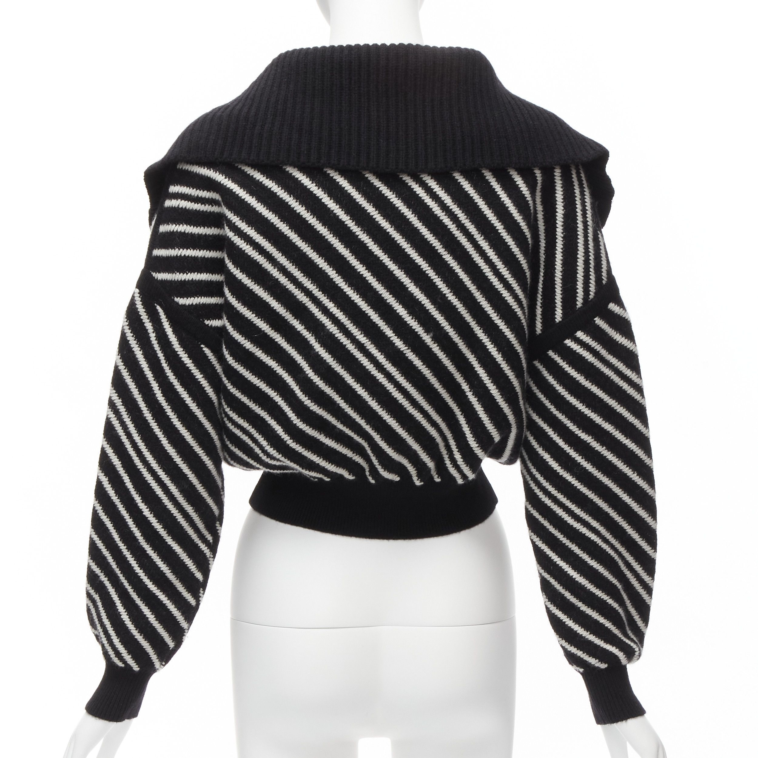 Chanel CHANEL 100% cashmere black white diagonal stripe CC crystal logo cropped sweater FR34 XS Size XS / US 0-2 / IT 36-38 - 5 Thumbnail