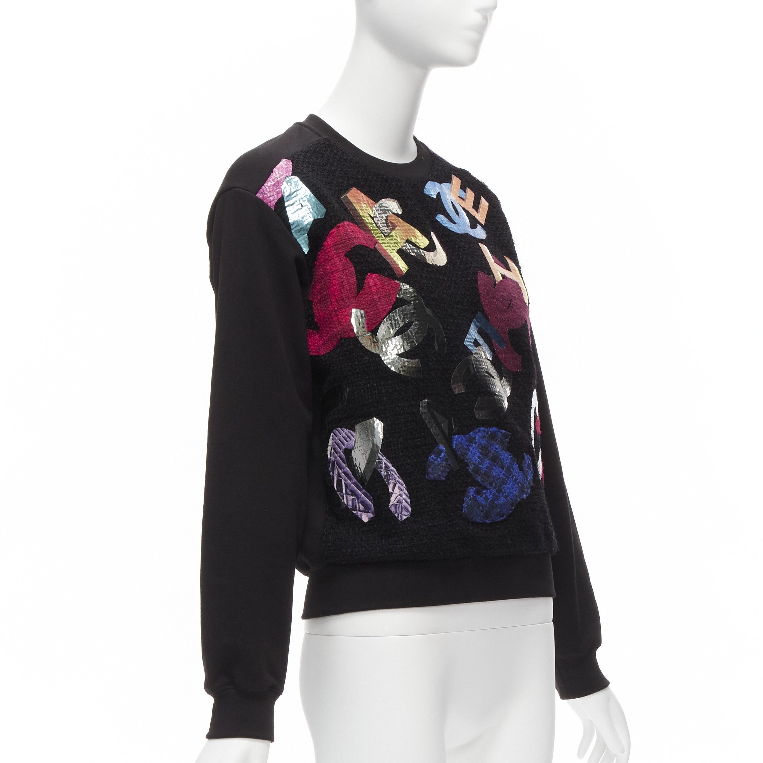 Chanel CHANEL 2022 Runway metallic CC logo graphic black tweed crew sweater FR34 XS Size XS / US 0-2 / IT 36-38 - 3 Thumbnail