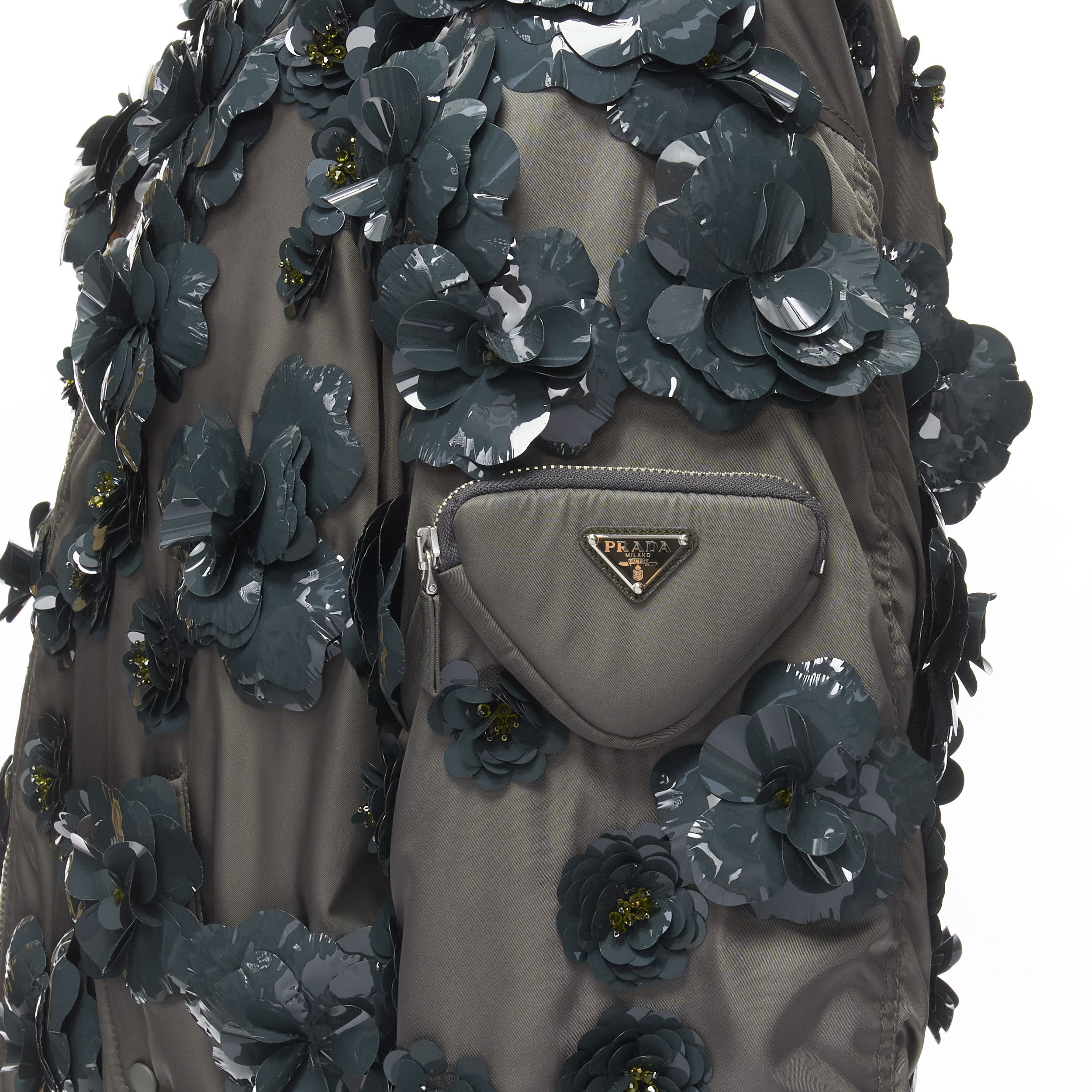 Prada new PRADA 2022 Runway Re-nylon green flower applique green oversized bomber jacket XS Size S / US 4 / IT 40 - 2 Thumbnail