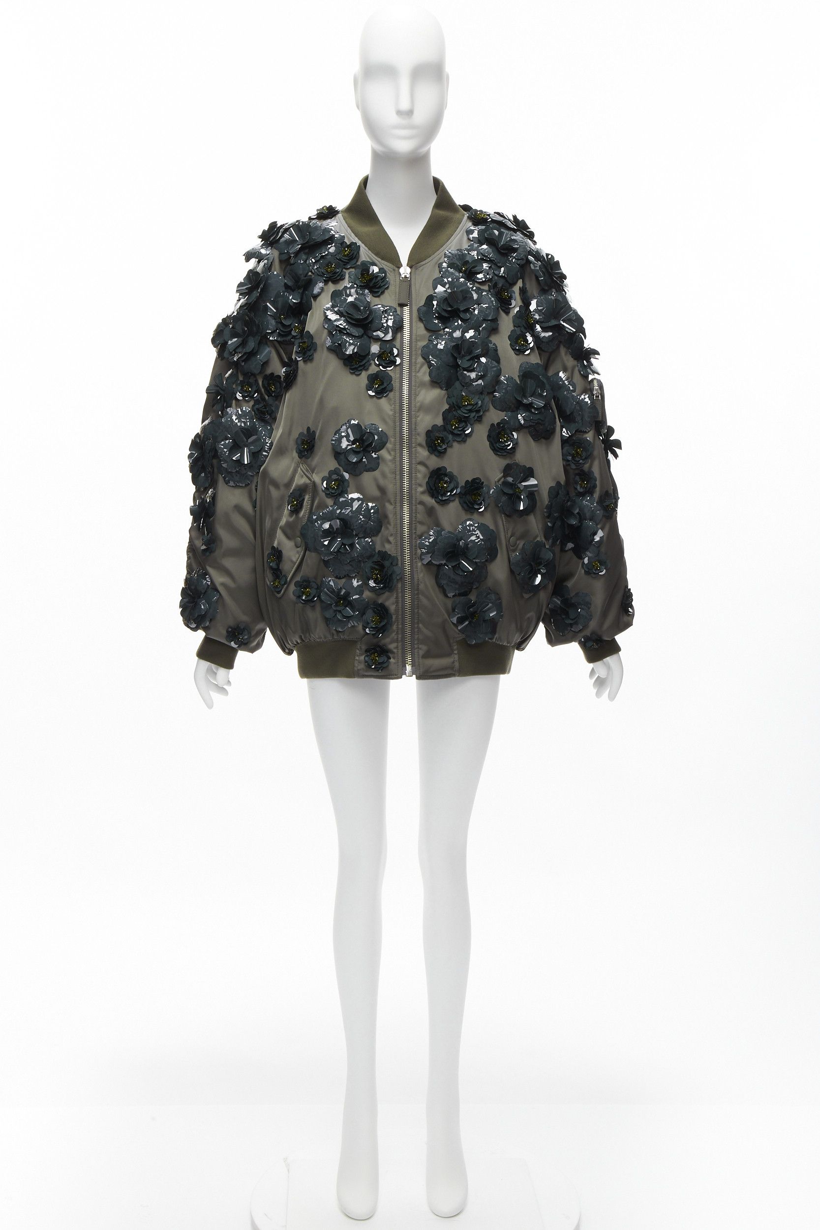 Prada new PRADA 2022 Runway Re-nylon green flower applique green oversized bomber jacket XS Size S / US 4 / IT 40 - 10 Thumbnail
