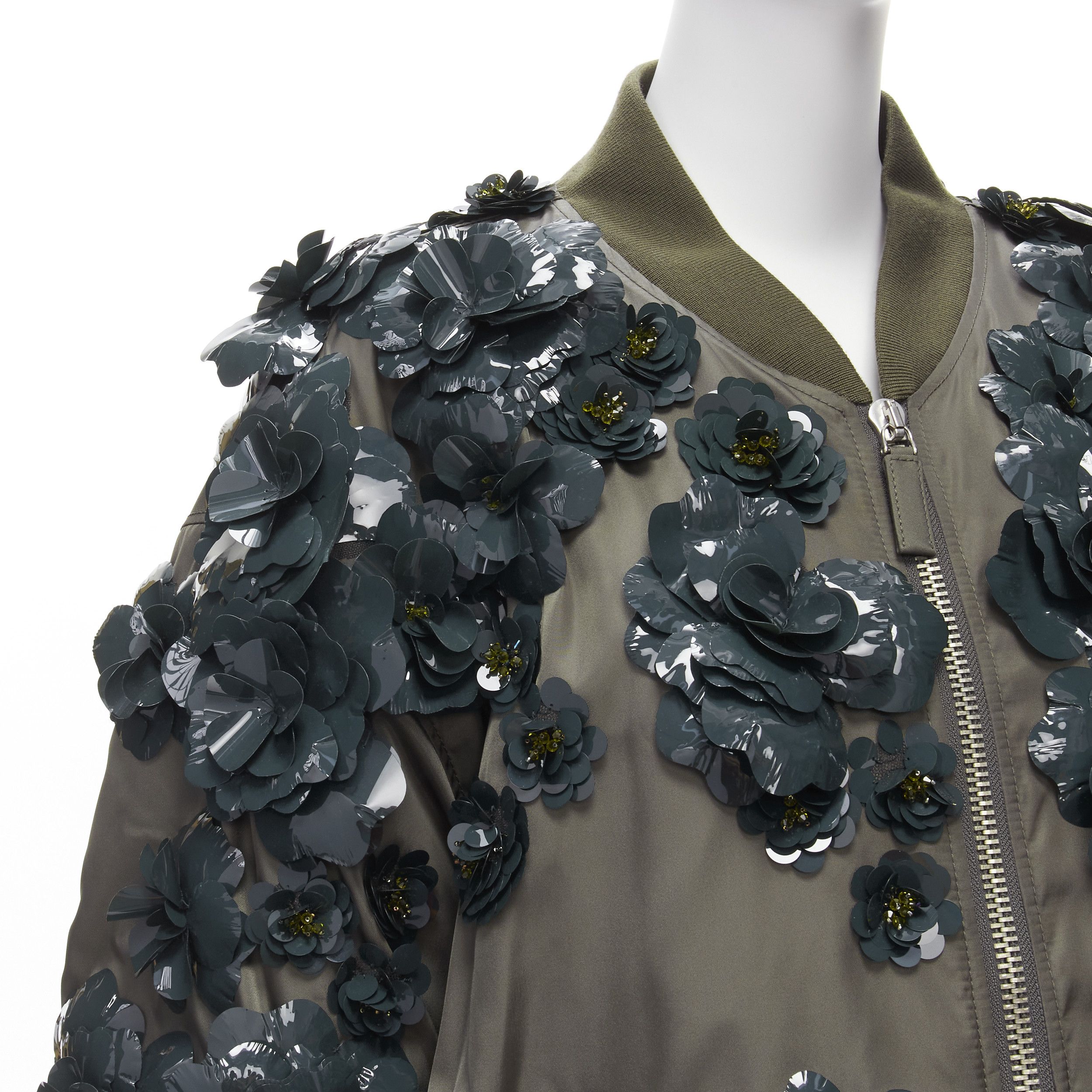 Prada new PRADA 2022 Runway Re-nylon green flower applique green oversized bomber jacket XS Size S / US 4 / IT 40 - 7 Thumbnail