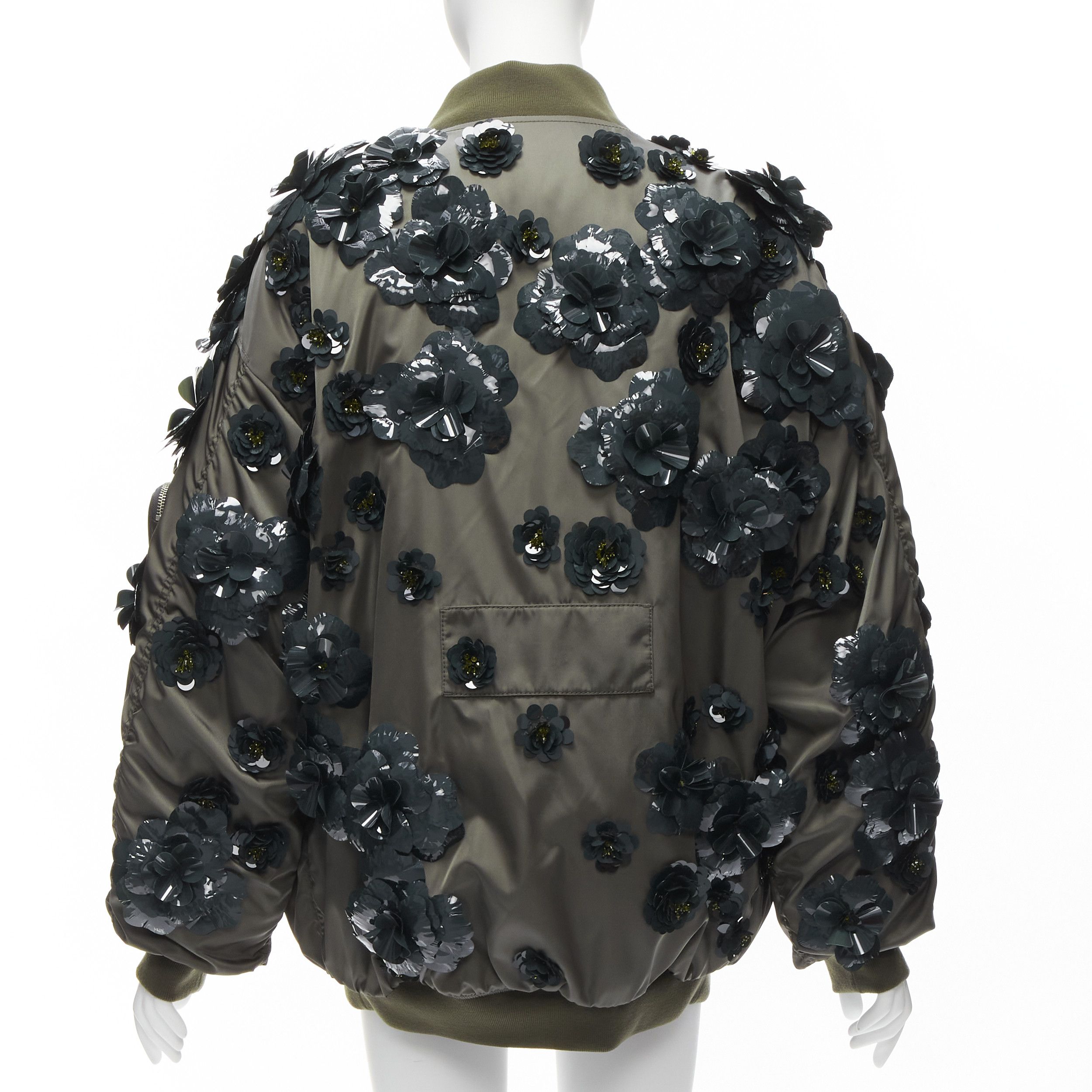Prada new PRADA 2022 Runway Re-nylon green flower applique green oversized bomber jacket XS Size S / US 4 / IT 40 - 5 Thumbnail