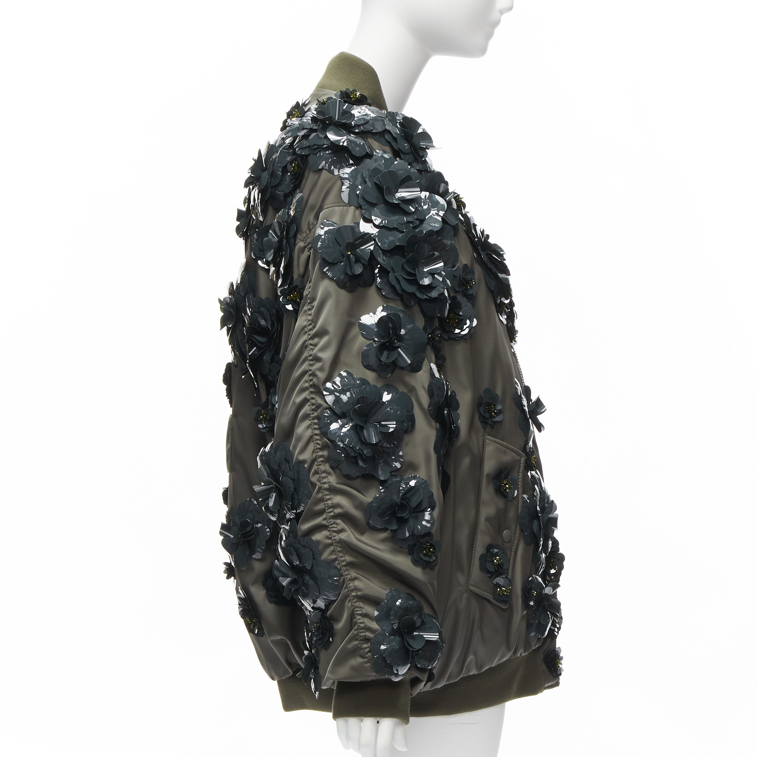 Prada new PRADA 2022 Runway Re-nylon green flower applique green oversized bomber jacket XS Size S / US 4 / IT 40 - 4 Thumbnail