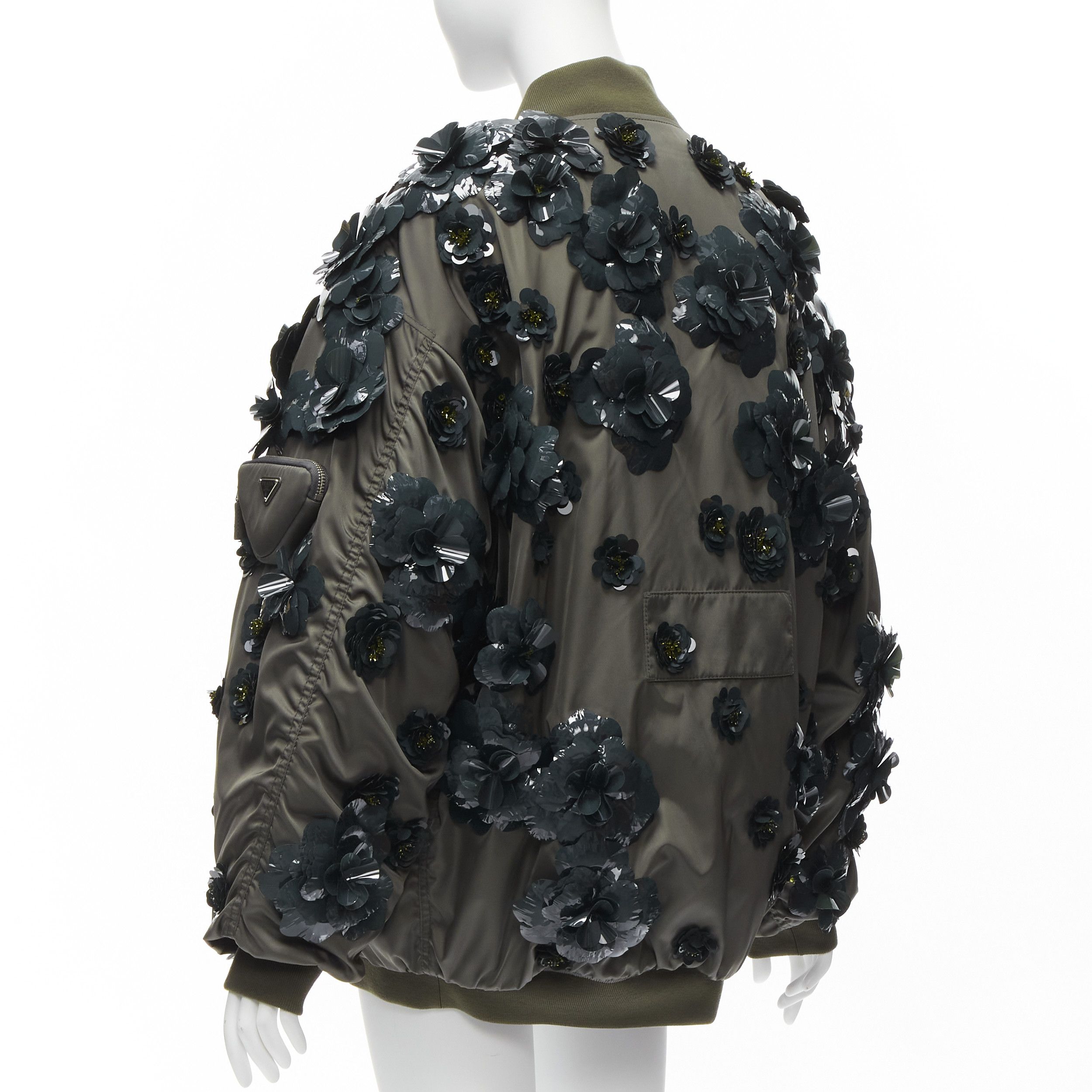 Prada new PRADA 2022 Runway Re-nylon green flower applique green oversized bomber jacket XS Size S / US 4 / IT 40 - 6 Thumbnail
