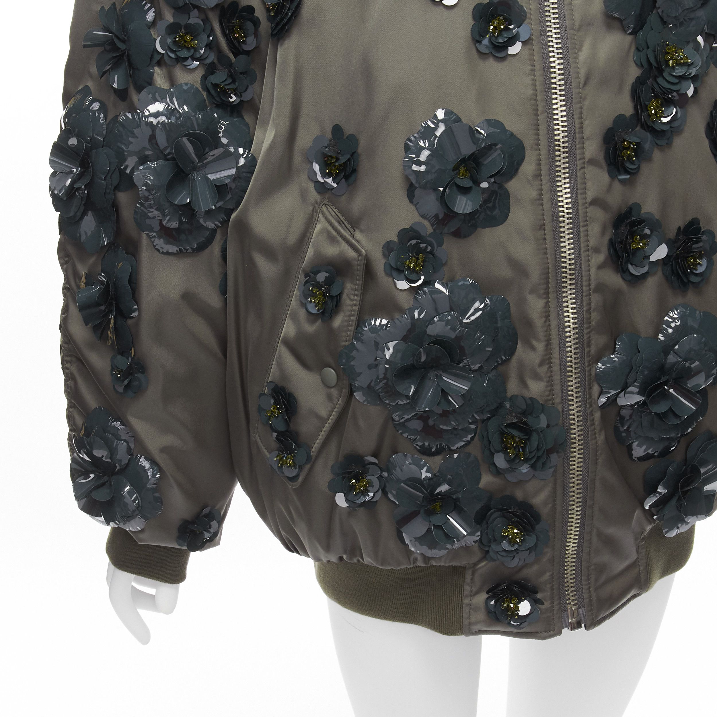 Prada new PRADA 2022 Runway Re-nylon green flower applique green oversized bomber jacket XS Size S / US 4 / IT 40 - 8 Thumbnail