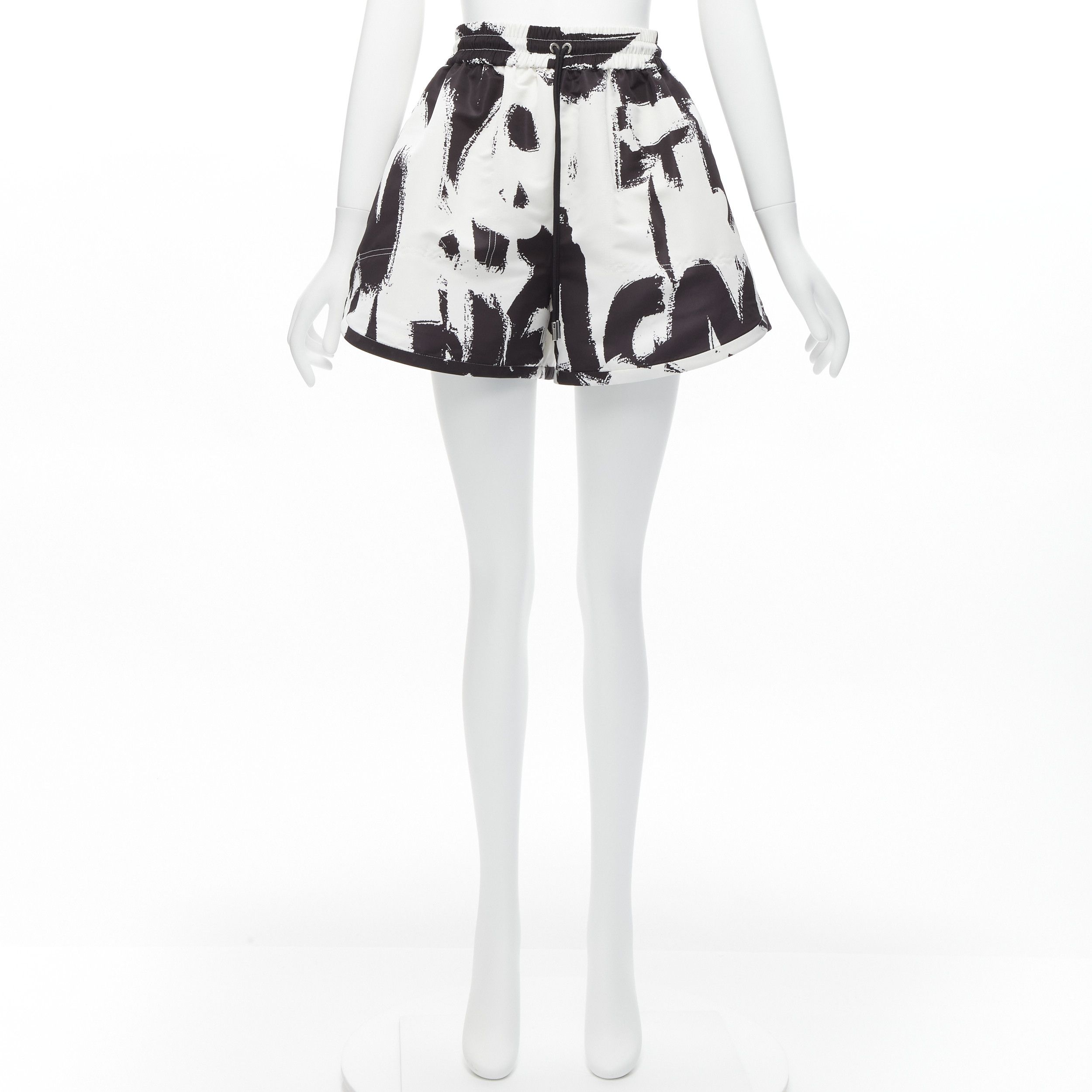 Alexander McQueen ALEXANDER MCQUEEN 2022 white Brush Graffiti logo lettering flared high waisted shorts IT36 XXS Size 25" / US 0 / IT 36 - 10 Thumbnail