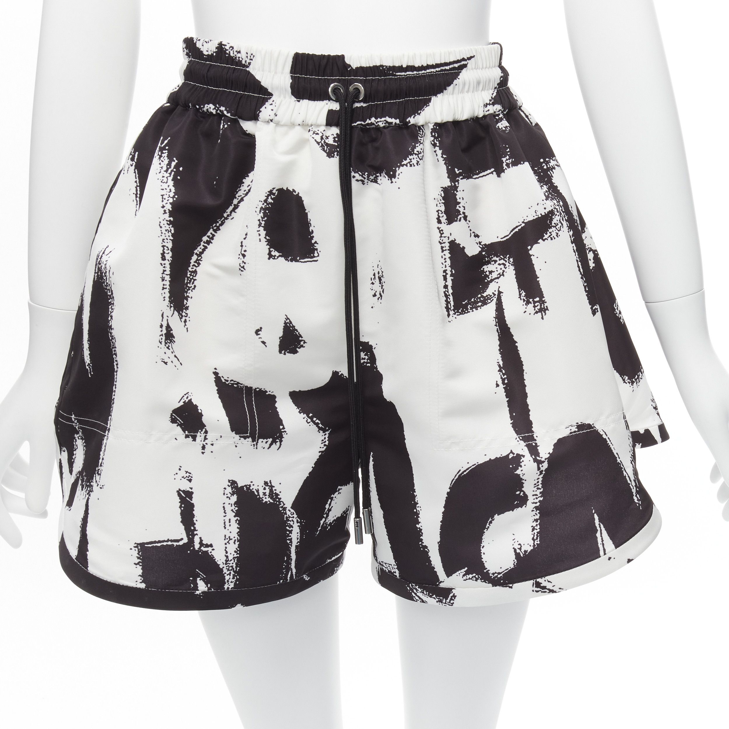 Alexander McQueen ALEXANDER MCQUEEN 2022 white Brush Graffiti logo lettering flared high waisted shorts IT36 XXS Size 25" / US 0 / IT 36 - 7 Thumbnail