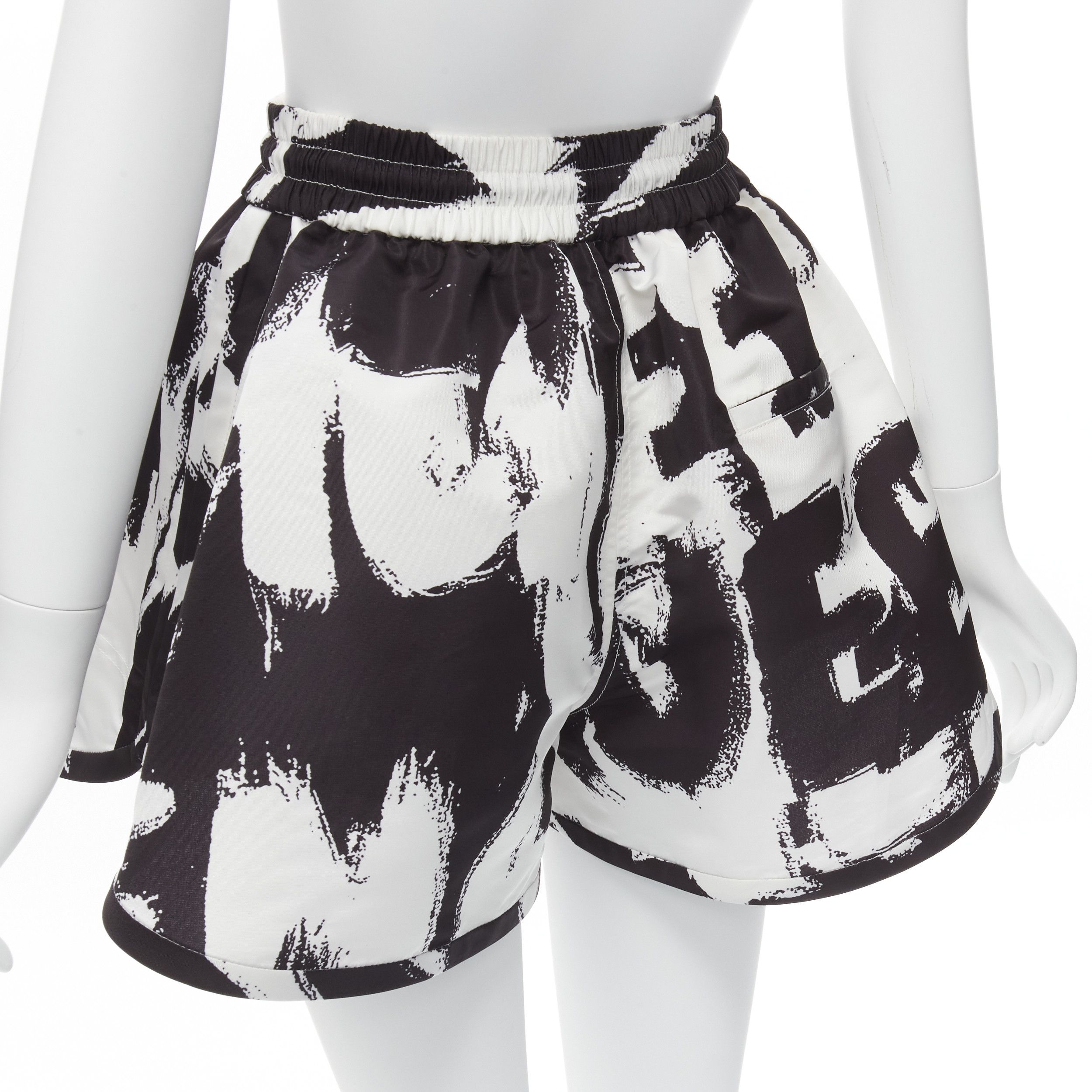 Alexander McQueen ALEXANDER MCQUEEN 2022 white Brush Graffiti logo lettering flared high waisted shorts IT36 XXS Size 25" / US 0 / IT 36 - 8 Thumbnail