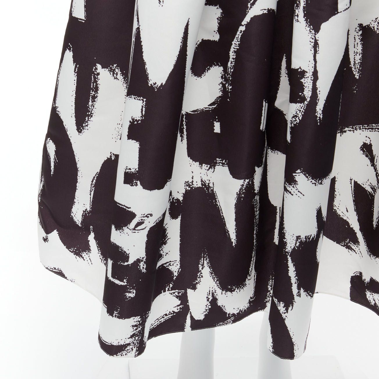 Alexander McQueen ALEXANDER MCQUEEN 2022 Brush Graffiti black white logo letter print flared full skirt IT38 XS Size 26" / US 2 / IT 38 - 7 Thumbnail