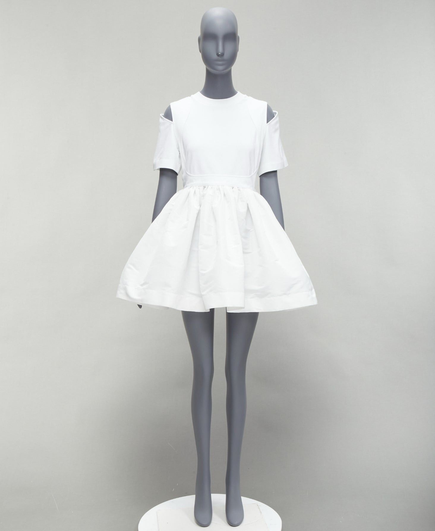 Alexander McQueen ALEXANDER MCQUEEN 2022 white cut out shoulder flared short dress IT38 XS Size XS / US 0-2 / IT 36-38 - 9 Thumbnail