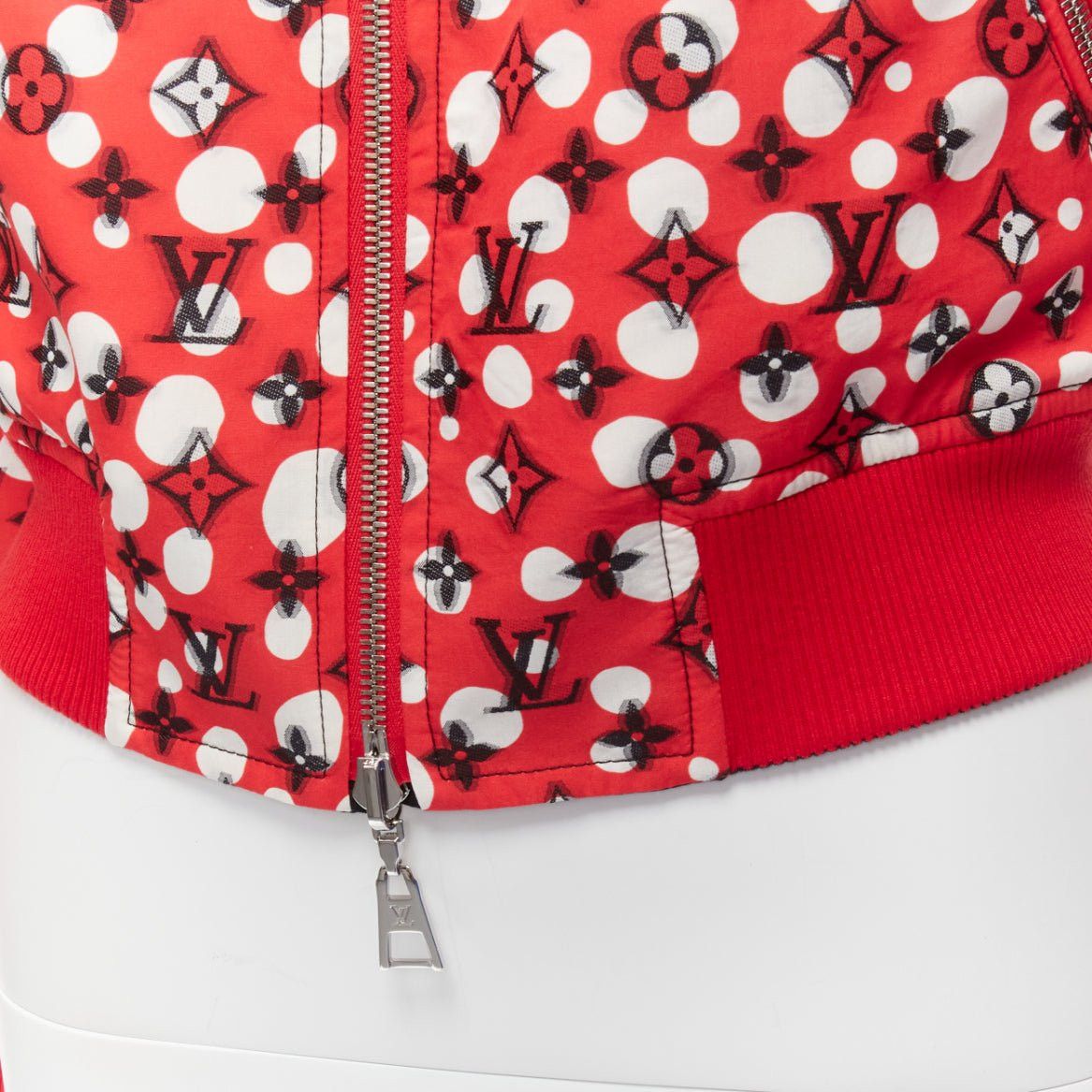 Louis Vuitton LOUIS VUITTON Yayoi Kusama 2023 Runway Reversible red infinity dots LV monogram bomber FR34 XS Size XS / US 0-2 / IT 36-38 - 14 Thumbnail