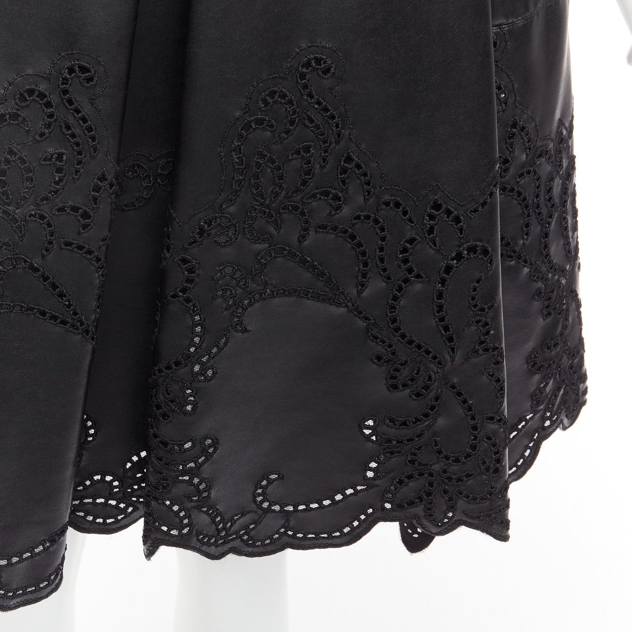 Ermanno Scervino ERMANNO SCERVINO black faux leather lattice embroidery scalloped skirt IT38 XS Size 26" / US 2 / IT 38 - 2 Thumbnail