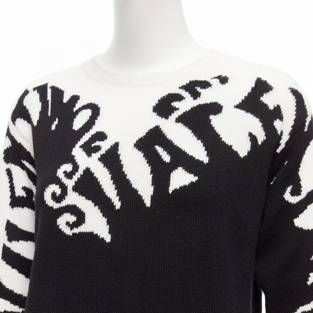 Valentino VALENTINO 100% cashmere Waves logo intarsia black white graphic sweater XXS Size XS / US 0-2 / IT 36-38 - 7 Thumbnail