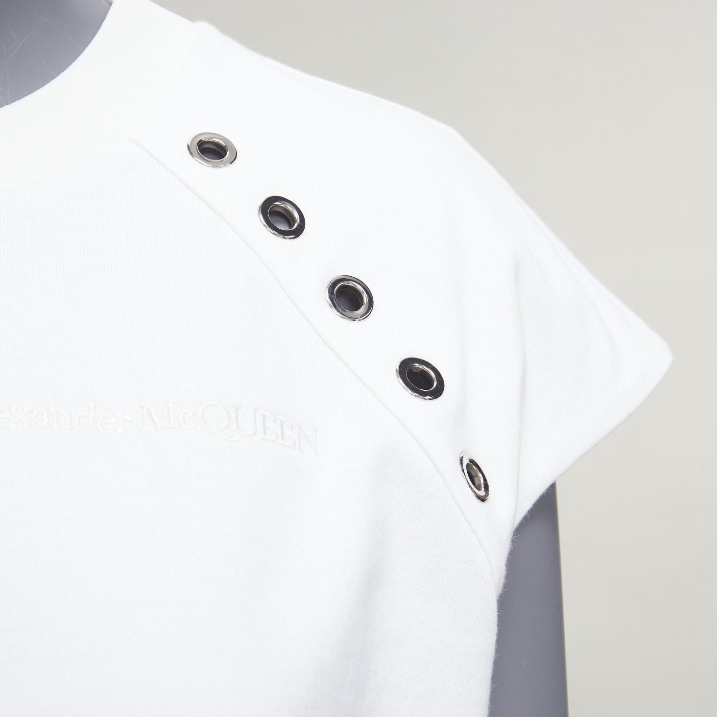 Alexander McQueen ALEXANDER MCQUEEN white cotton eyelet detail studded cap sleeve top IT38 XS Size XS / US 0-2 / IT 36-38 - 7 Thumbnail