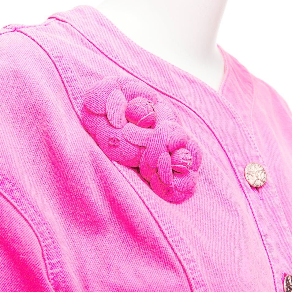 Chanel CHANEL 2021 neon pink cotton denim CC logo camellia embellished jacket FR34 XS Size XS / US 0-2 / IT 36-38 - 2 Thumbnail