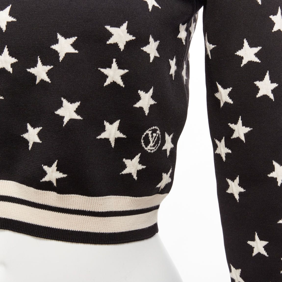 Louis Vuitton LOUIS VUITTON 2022 black white star LV logo silk blend crop sweater S Size S / US 4 / IT 40 - 2 Thumbnail
