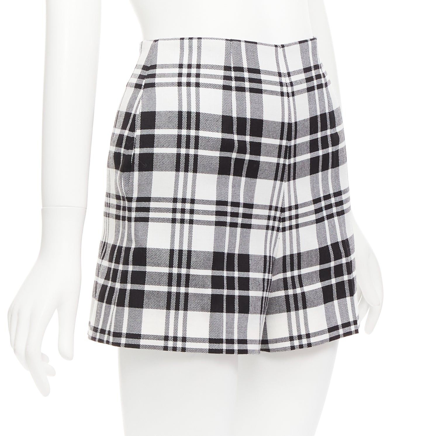 Dior CHRISTIAN DIOR black checked virgin wool high waisted shorts FR32 XXS Size 25" / US 0 / IT 36 - 3 Thumbnail
