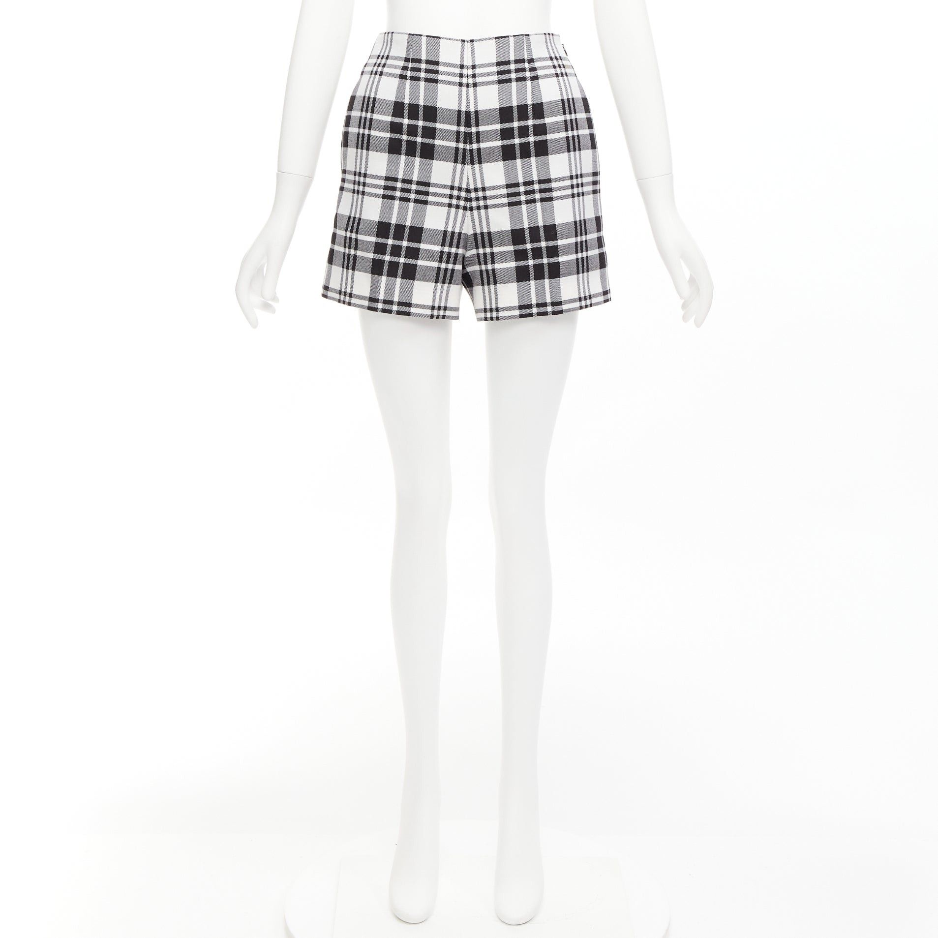 Dior CHRISTIAN DIOR black checked virgin wool high waisted shorts FR32 XXS Size 25" / US 0 / IT 36 - 9 Thumbnail
