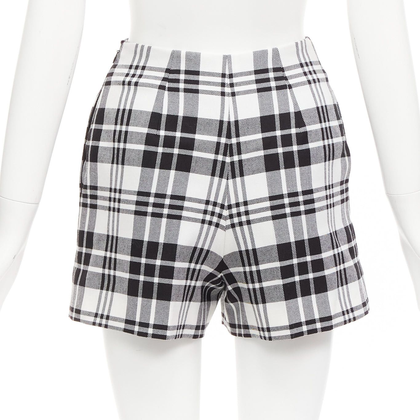 Dior CHRISTIAN DIOR black checked virgin wool high waisted shorts FR32 XXS Size 25" / US 0 / IT 36 - 5 Thumbnail