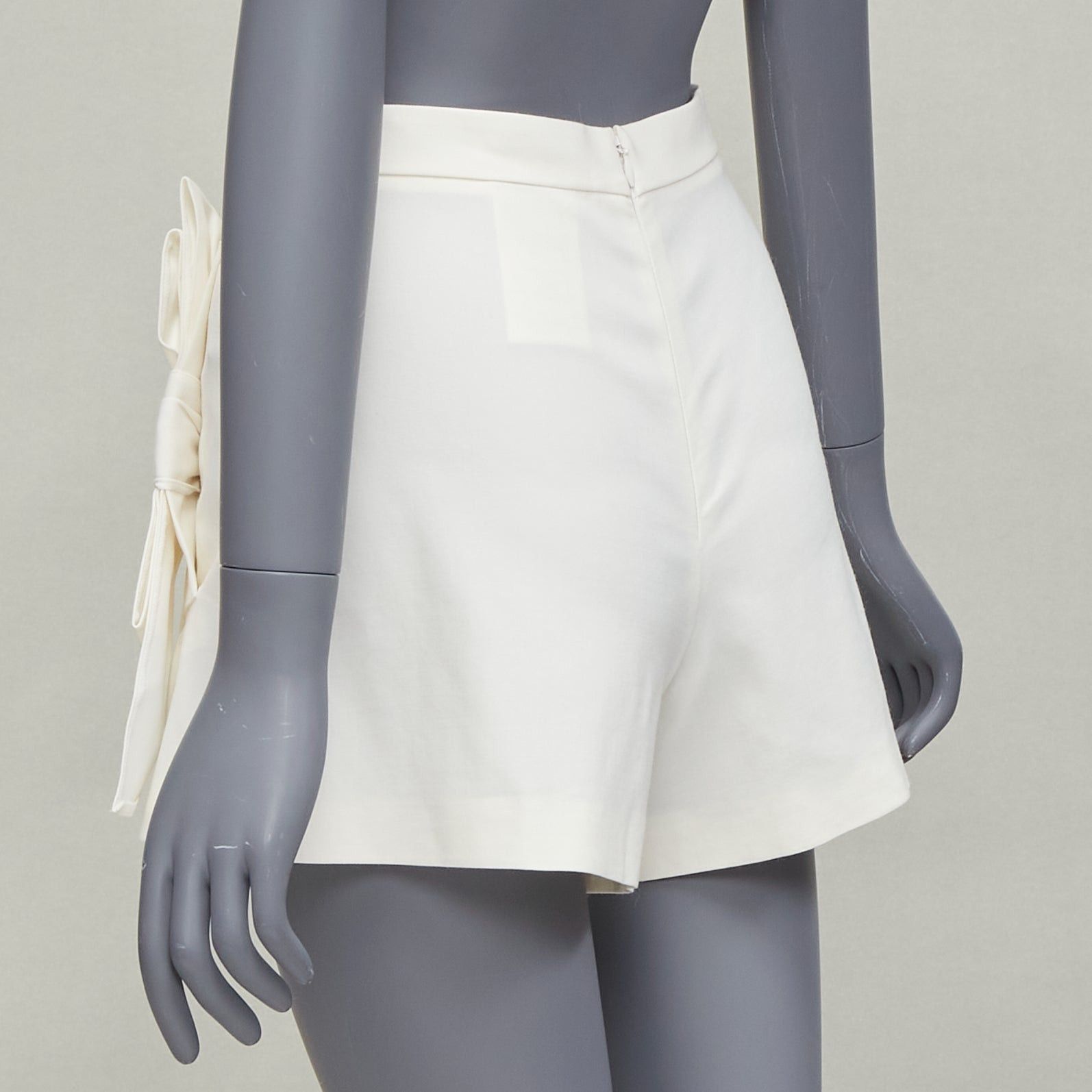 RED Valentino RED VALENTINO cream ribbon bow detail pockets wide shorts IT36 XXS Size 25" / US 0 / IT 36 - 6 Thumbnail