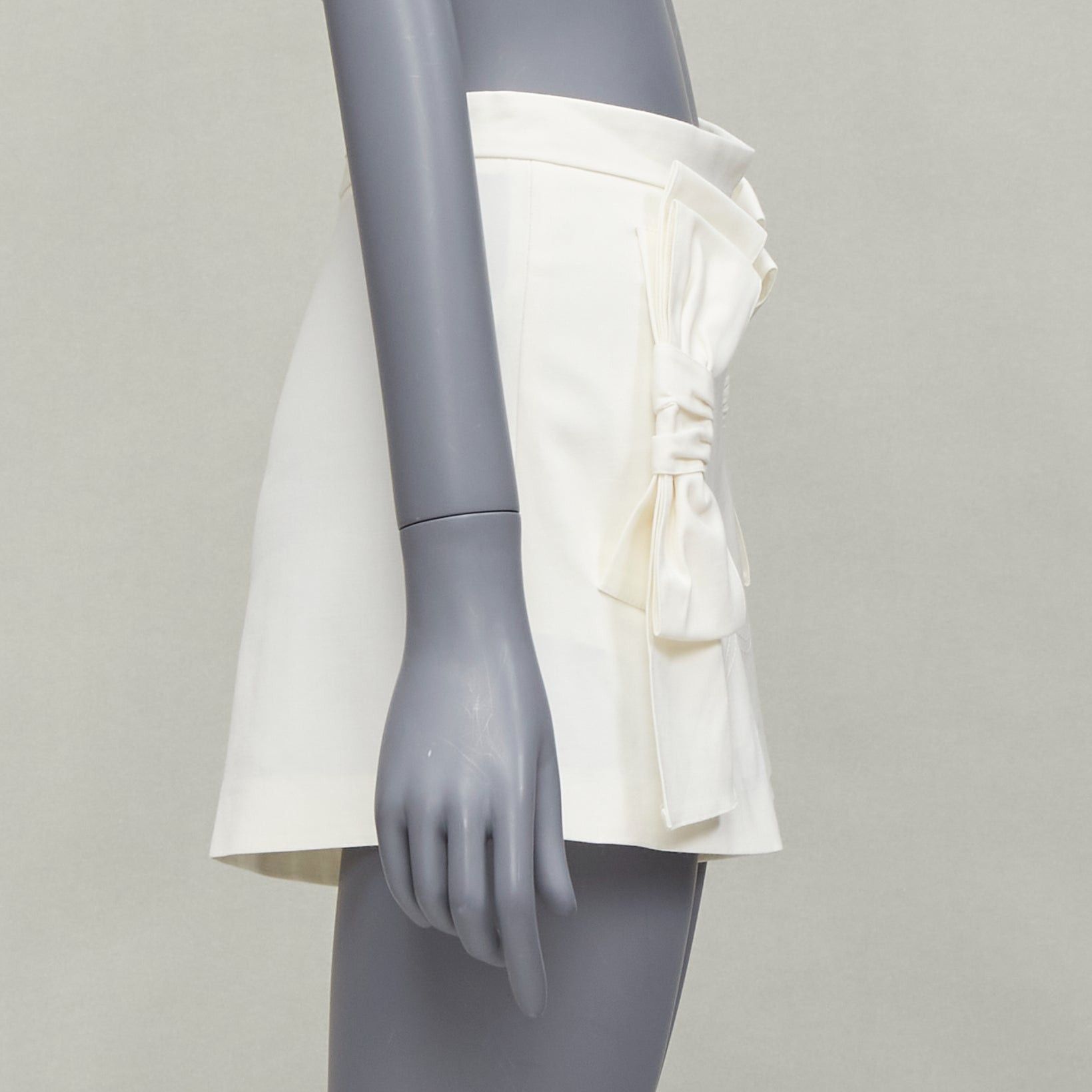 RED Valentino RED VALENTINO cream ribbon bow detail pockets wide shorts IT36 XXS Size 25" / US 0 / IT 36 - 4 Thumbnail