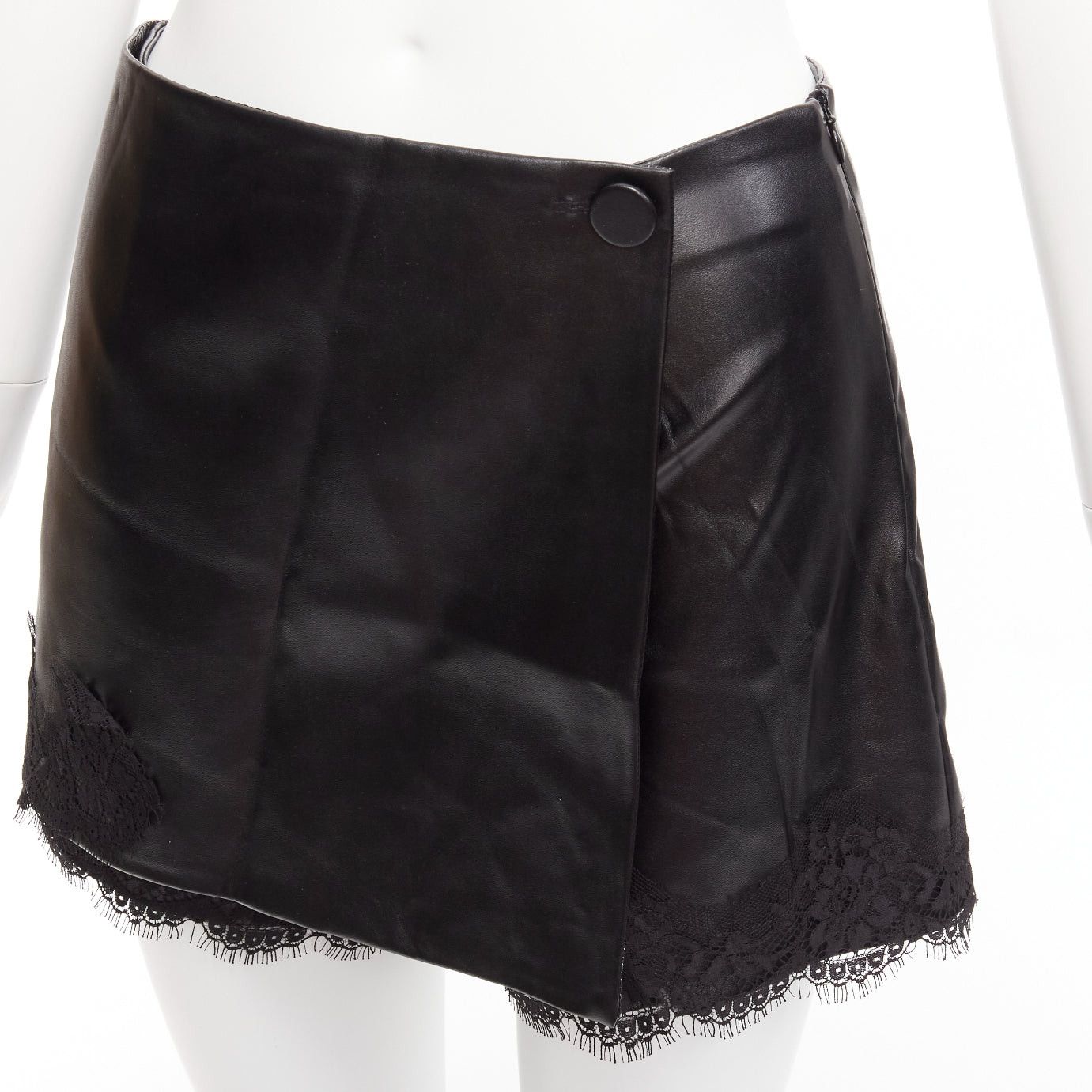 Ermanno Scervino ERMANNO SCERVINO black vegan leather wrap skort lace trim shorts IT38 XS Size 26" / US 2 / IT 38 - 2 Thumbnail