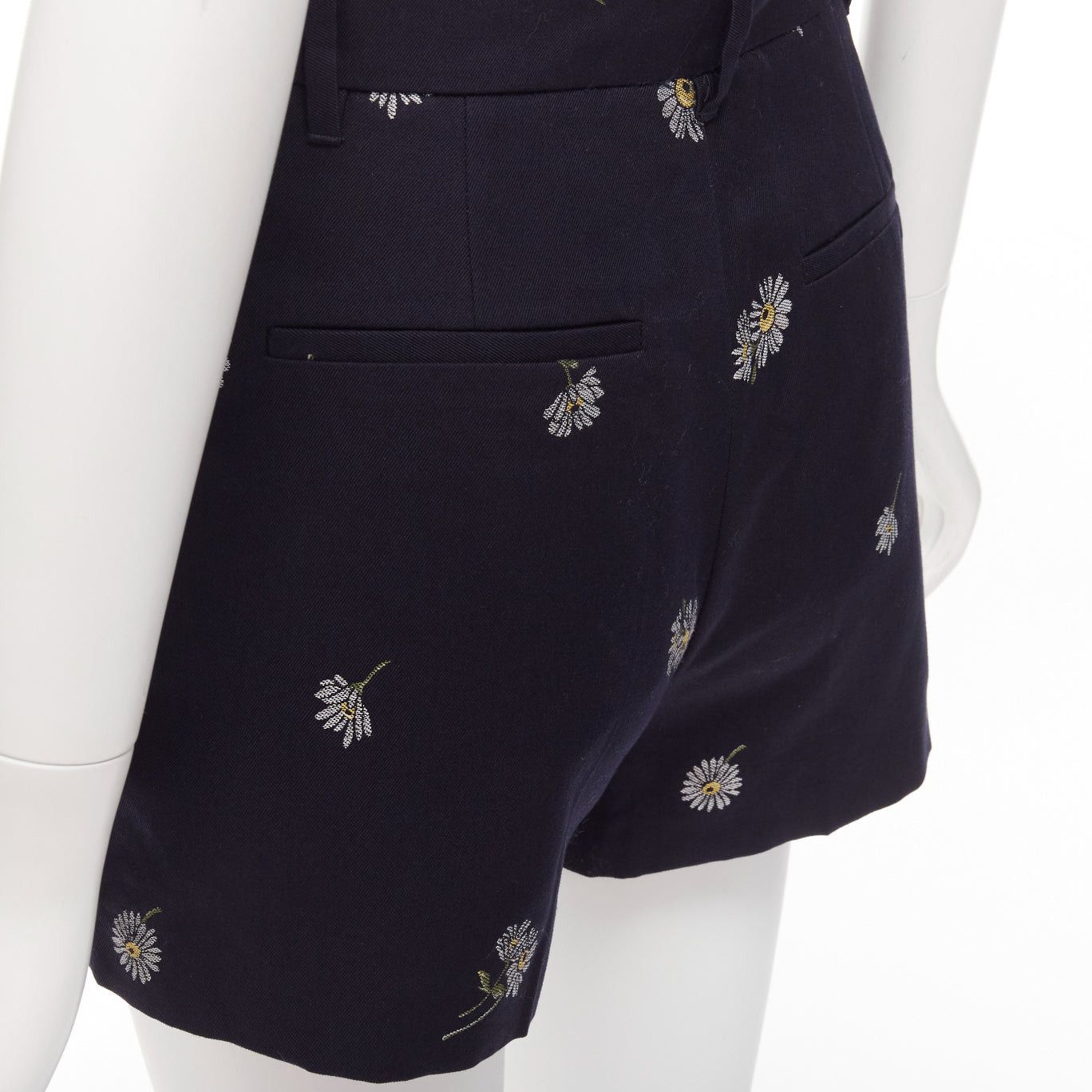 RED Valentino RED VALENTINO navy cotton daisy floral print high waisted shorts IT36 S Size 25" / US 0 / IT 36 - 7 Thumbnail